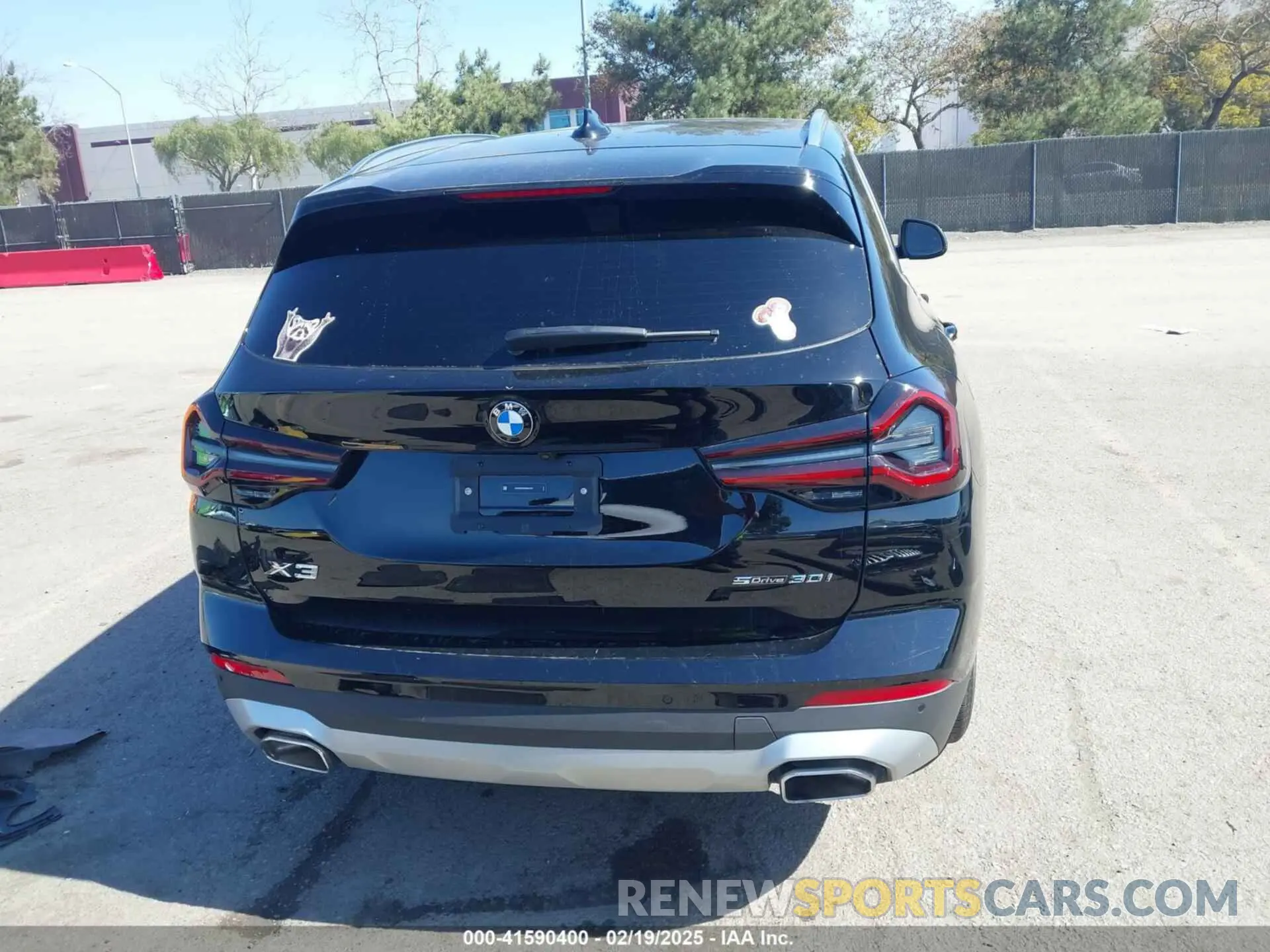 17 Photograph of a damaged car 5UX43DP03R9X41272 BMW X3 2024