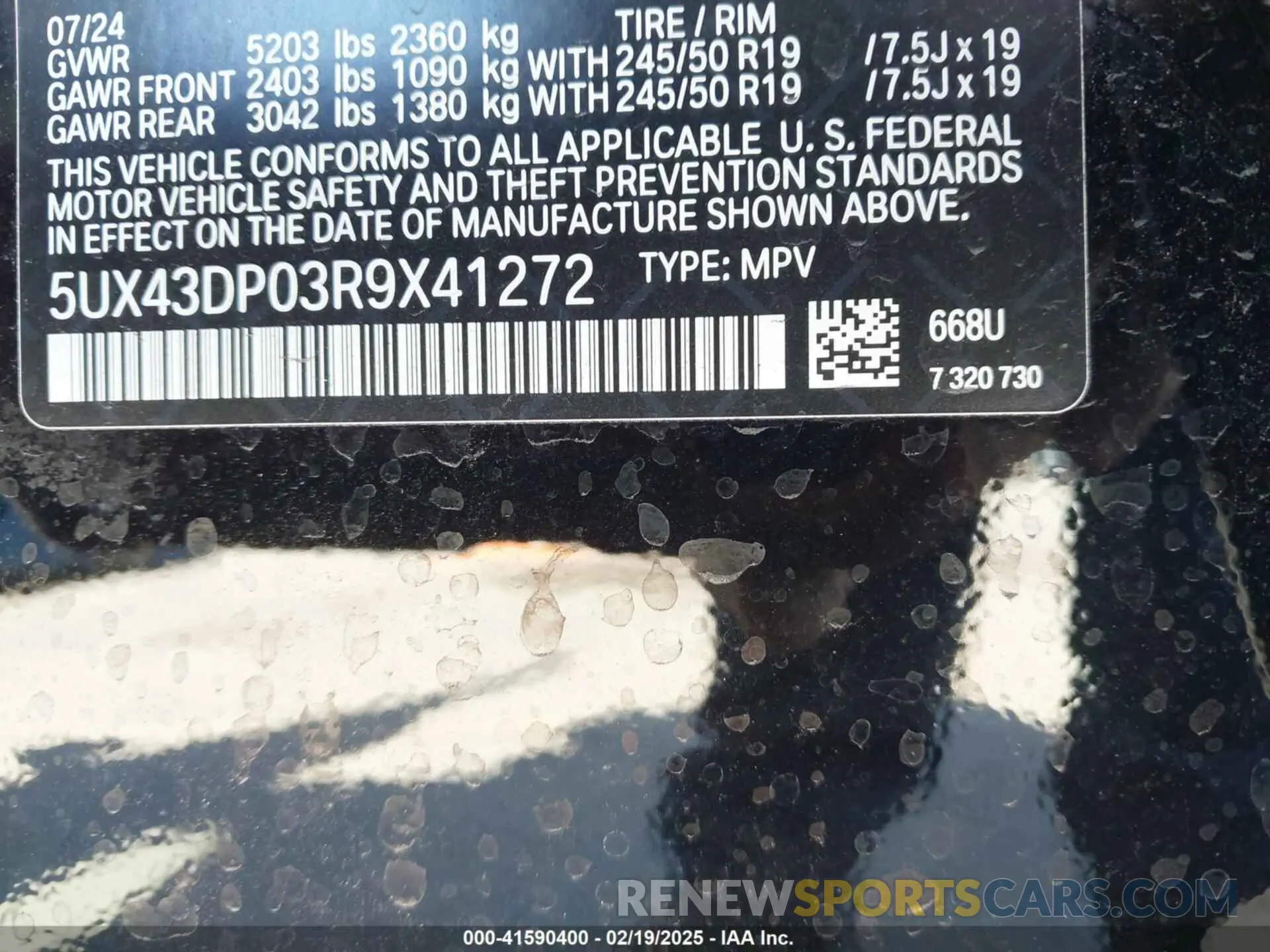 9 Photograph of a damaged car 5UX43DP03R9X41272 BMW X3 2024
