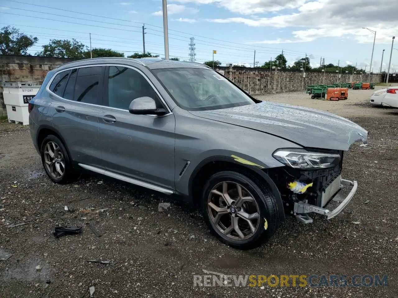 4 Photograph of a damaged car 5UX43DP04R9U57259 BMW X3 2024