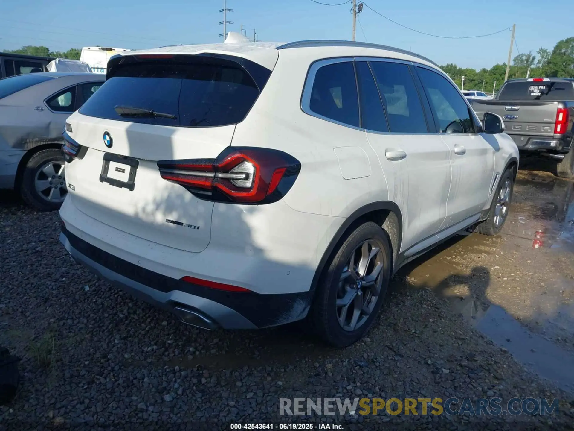 4 Photograph of a damaged car 5UX43DP04R9X30507 BMW X3 2024
