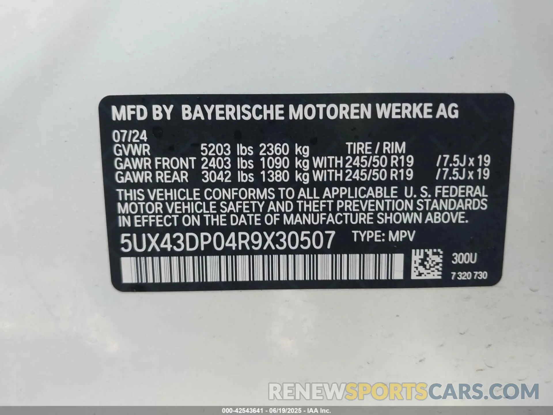 9 Photograph of a damaged car 5UX43DP04R9X30507 BMW X3 2024