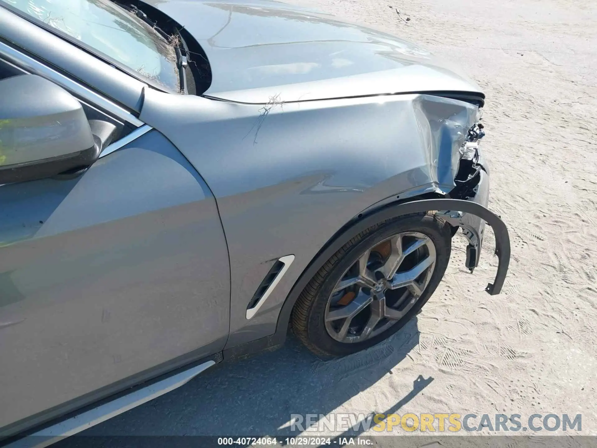 17 Photograph of a damaged car 5UX43DP05R9W40914 BMW X3 2024