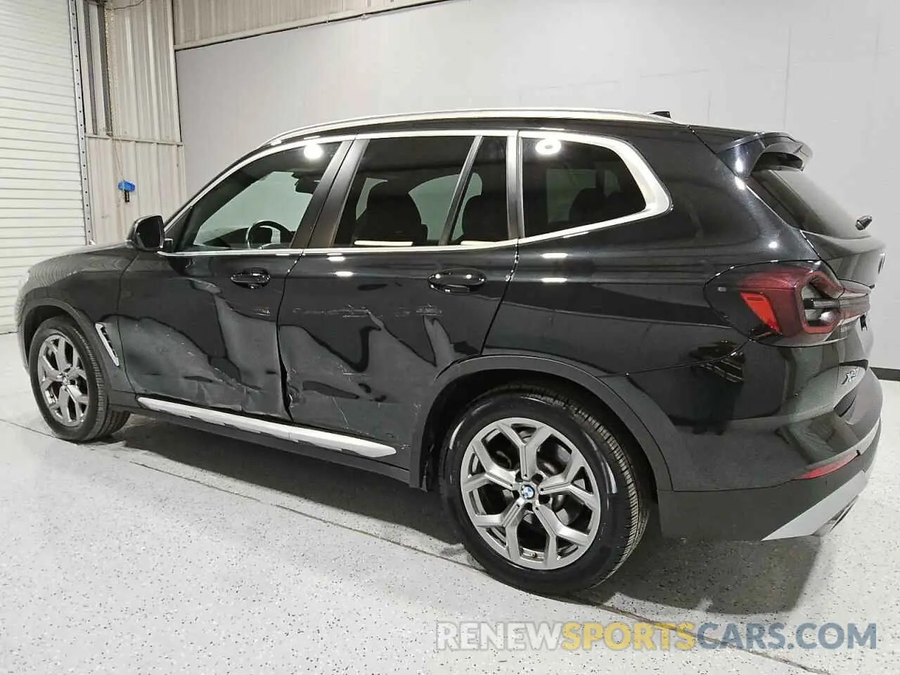 2 Photograph of a damaged car 5UX43DP06R9V04050 BMW X3 2024
