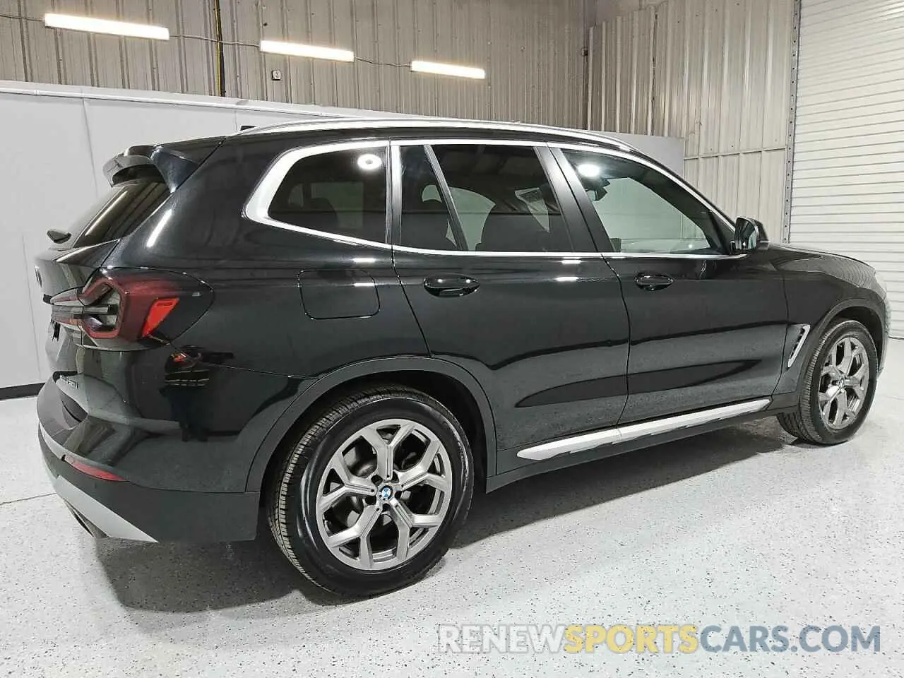 3 Photograph of a damaged car 5UX43DP06R9V04050 BMW X3 2024