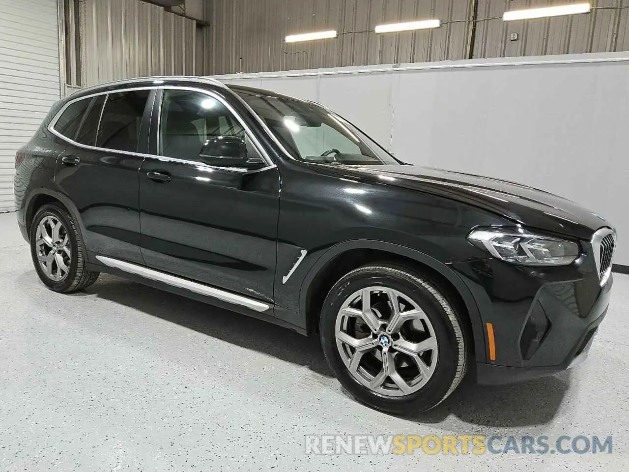 4 Photograph of a damaged car 5UX43DP06R9V04050 BMW X3 2024