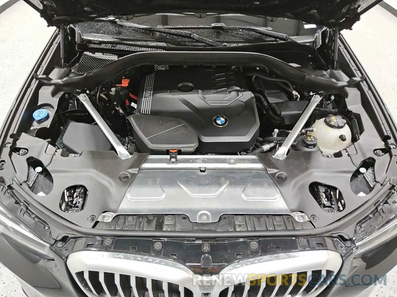 12 Photograph of a damaged car 5UX43DP06R9W55647 BMW X3 2024