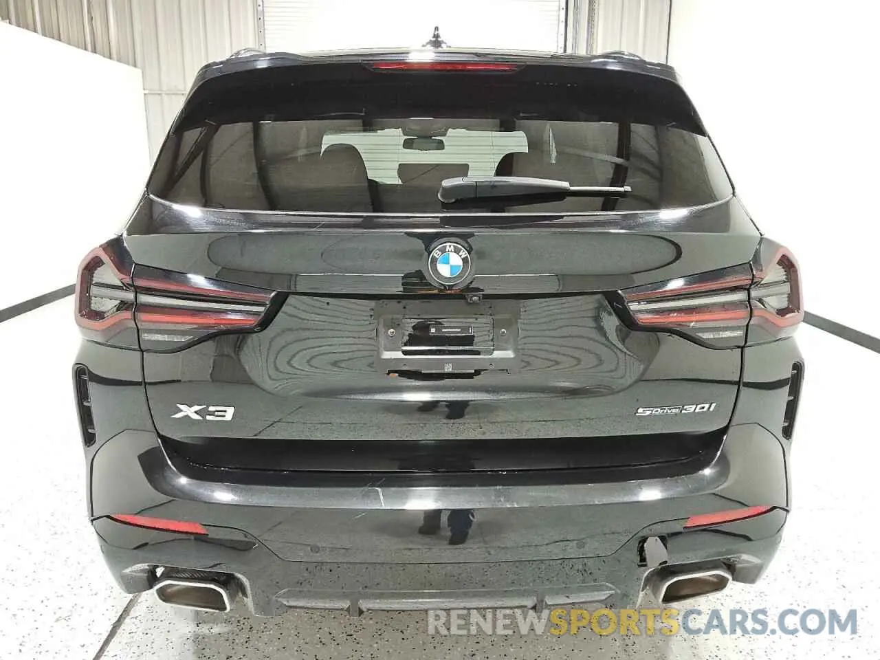 6 Photograph of a damaged car 5UX43DP06R9W55647 BMW X3 2024