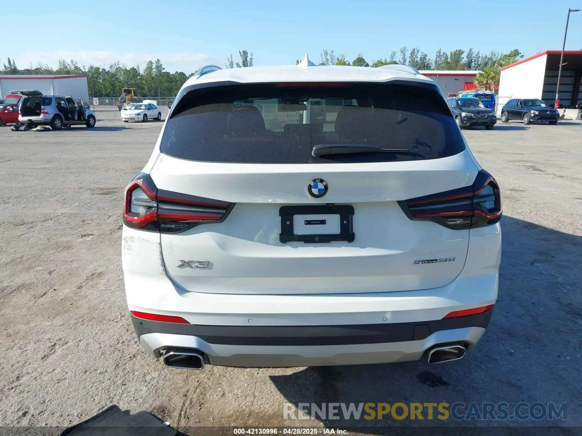 16 Photograph of a damaged car 5UX43DP07R9U11649 BMW X3 2024