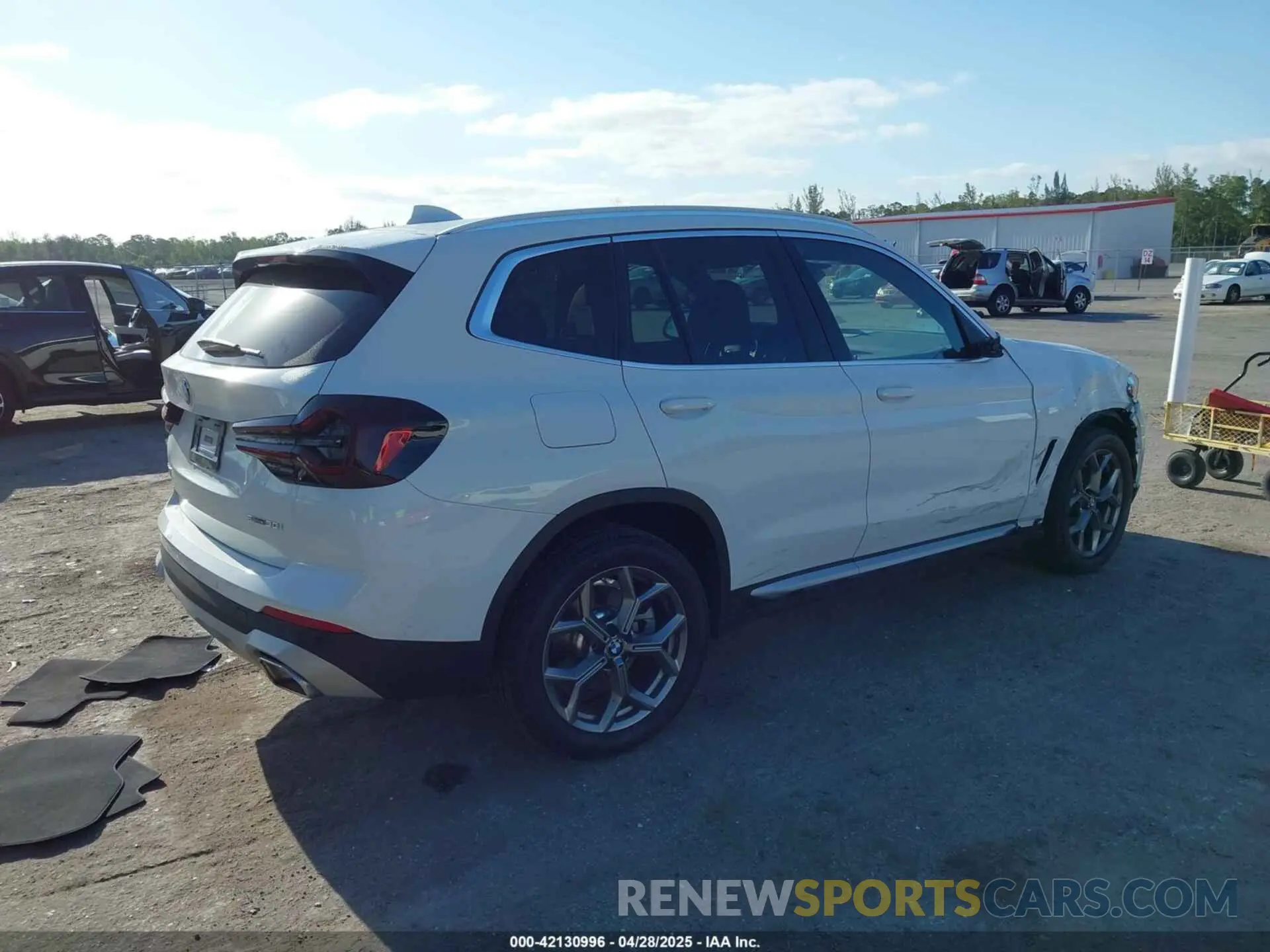 4 Photograph of a damaged car 5UX43DP07R9U11649 BMW X3 2024