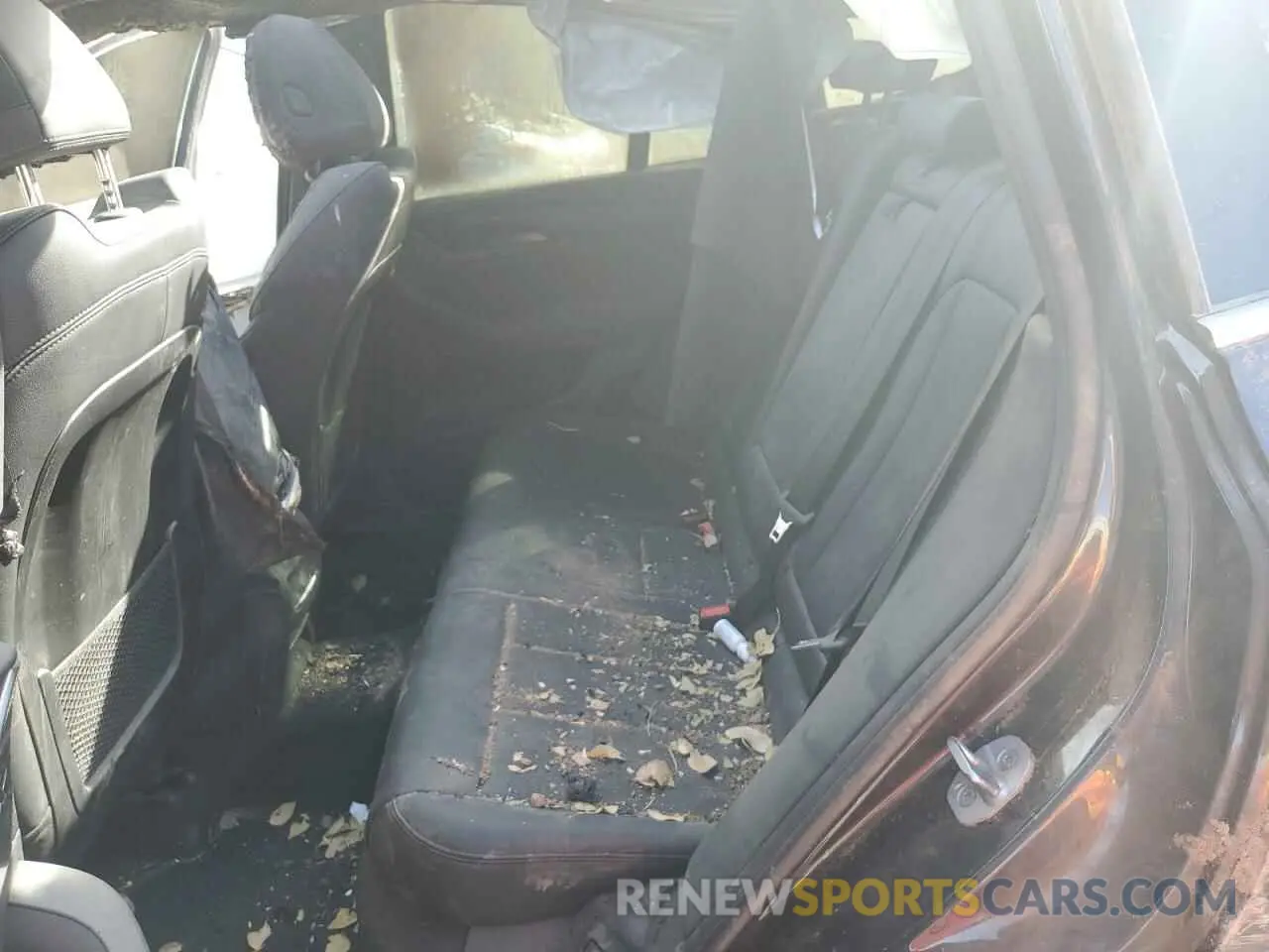 10 Photograph of a damaged car 5UX43DP07R9V35274 BMW X3 2024