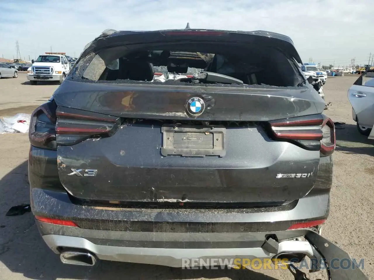 6 Photograph of a damaged car 5UX43DP07R9V35274 BMW X3 2024