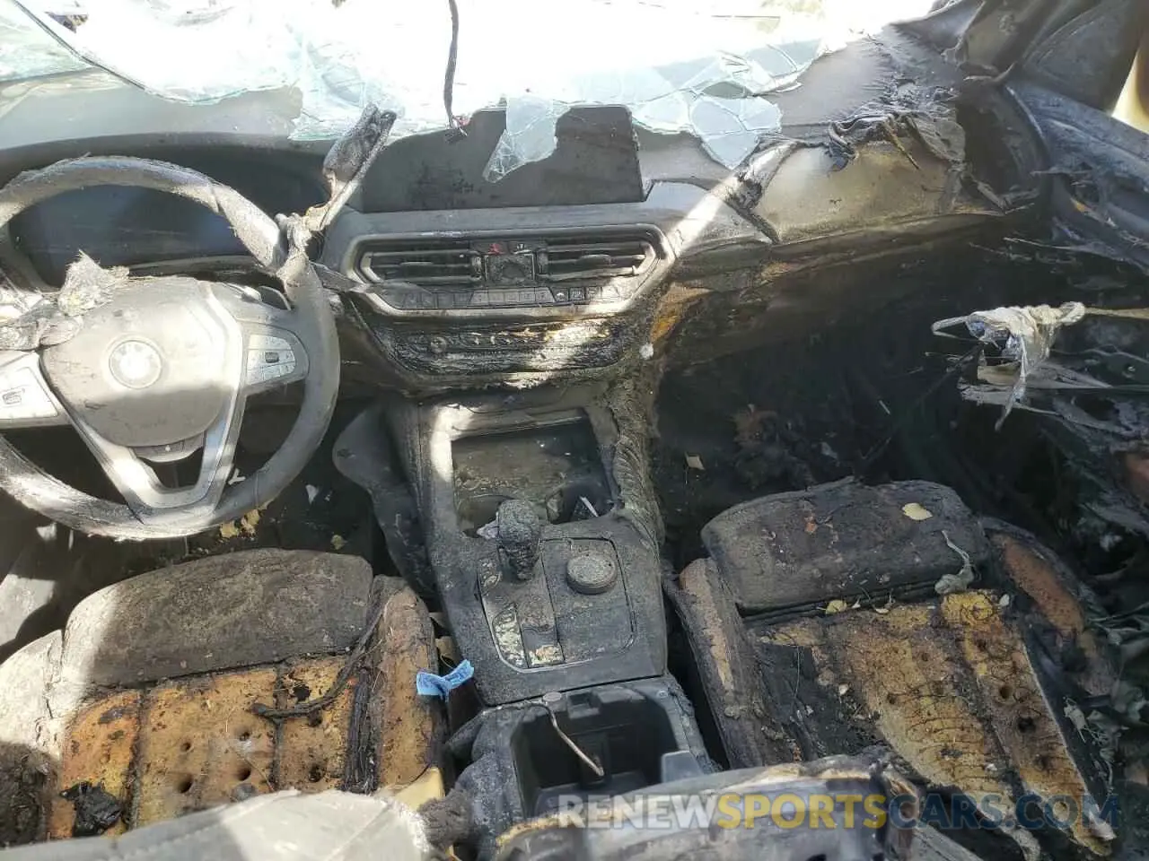 8 Photograph of a damaged car 5UX43DP07R9V35274 BMW X3 2024