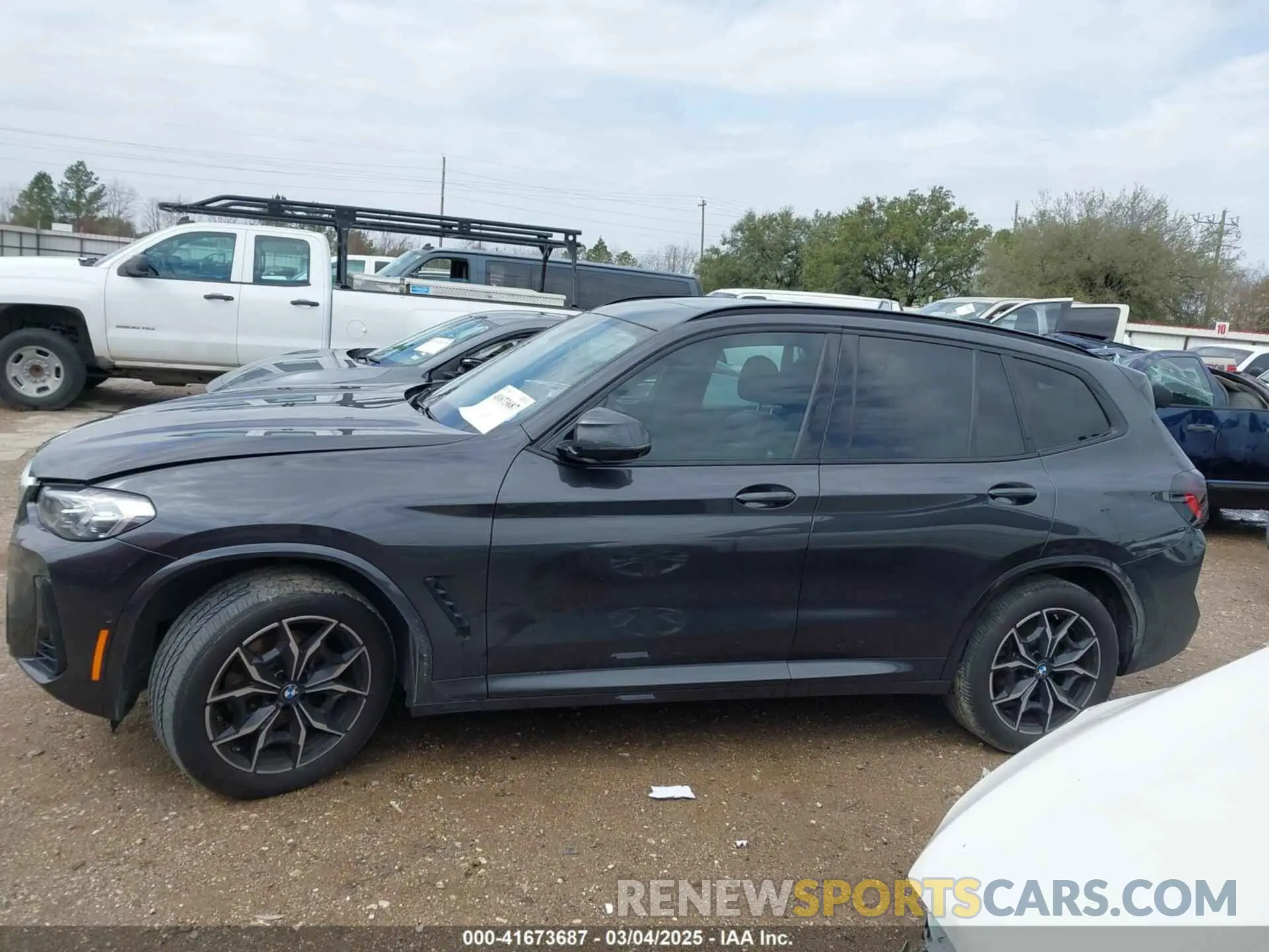 15 Photograph of a damaged car 5UX43DP07R9V39275 BMW X3 2024