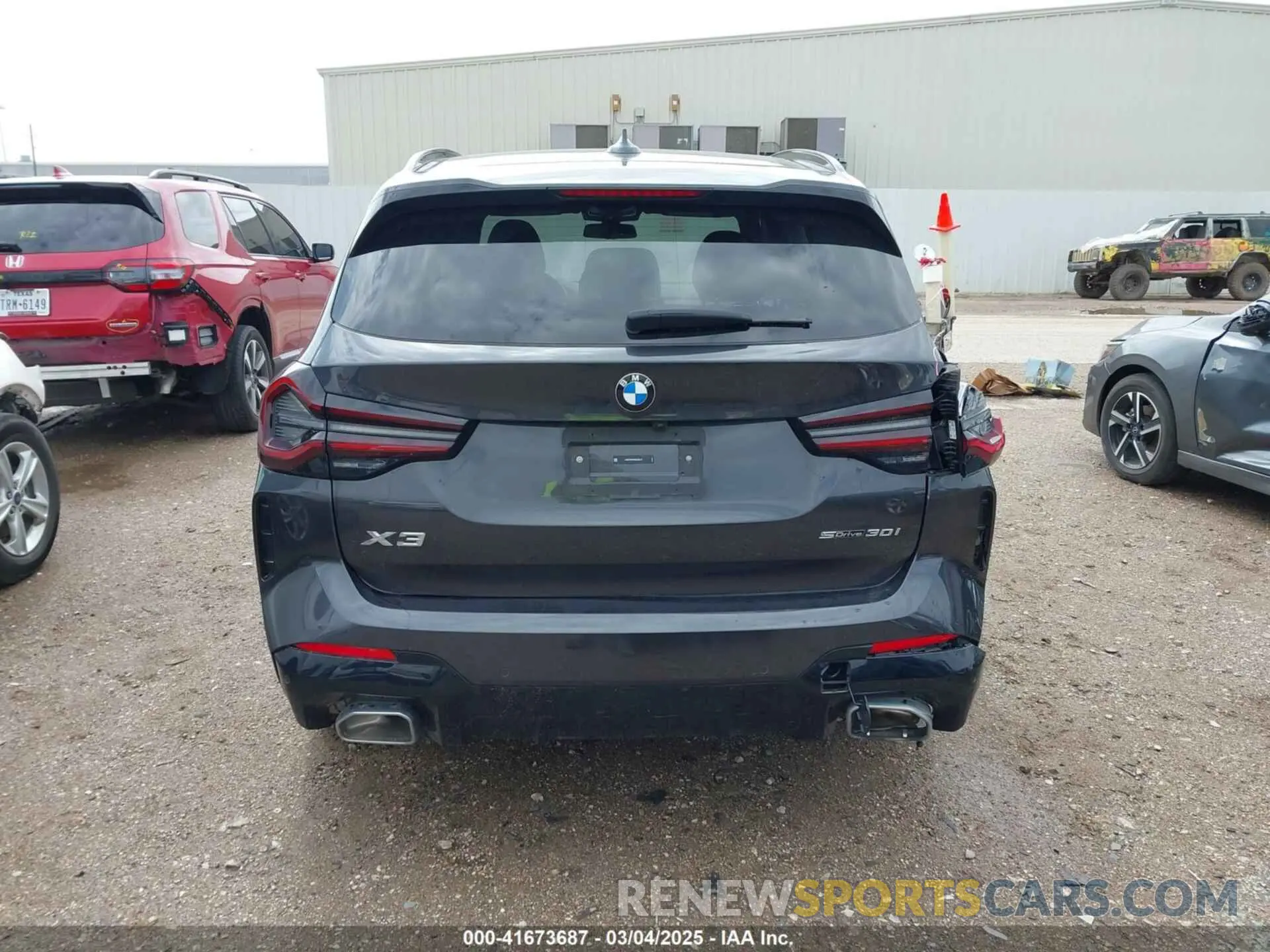 17 Photograph of a damaged car 5UX43DP07R9V39275 BMW X3 2024