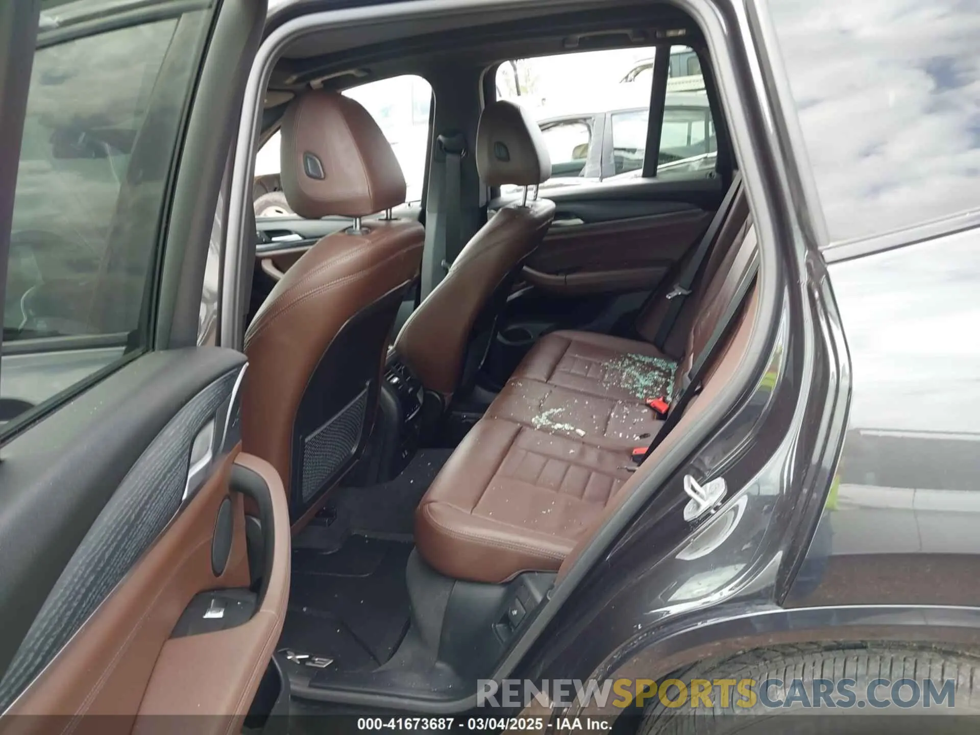 5 Photograph of a damaged car 5UX43DP07R9V39275 BMW X3 2024