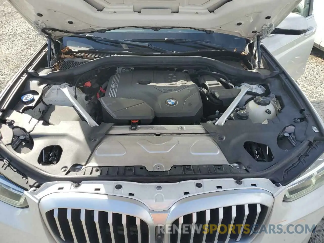 12 Photograph of a damaged car 5UX43DP08R9T39988 BMW X3 2024