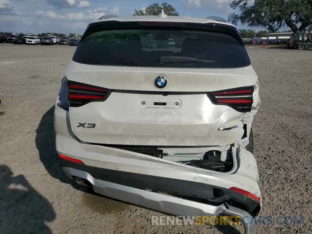 6 Photograph of a damaged car 5UX43DP08R9T39988 BMW X3 2024