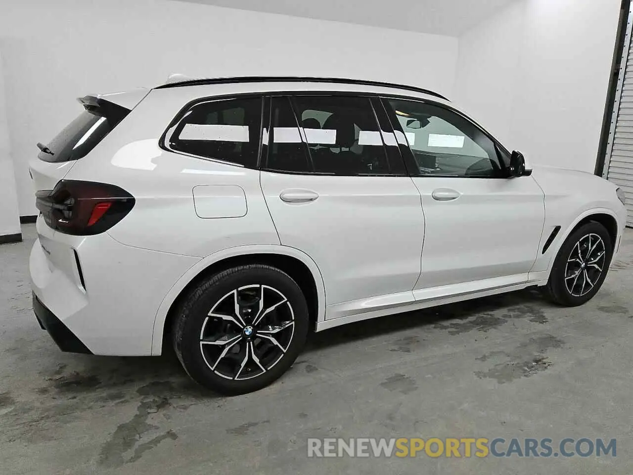 3 Photograph of a damaged car 5UX43DP08R9W57559 BMW X3 2024