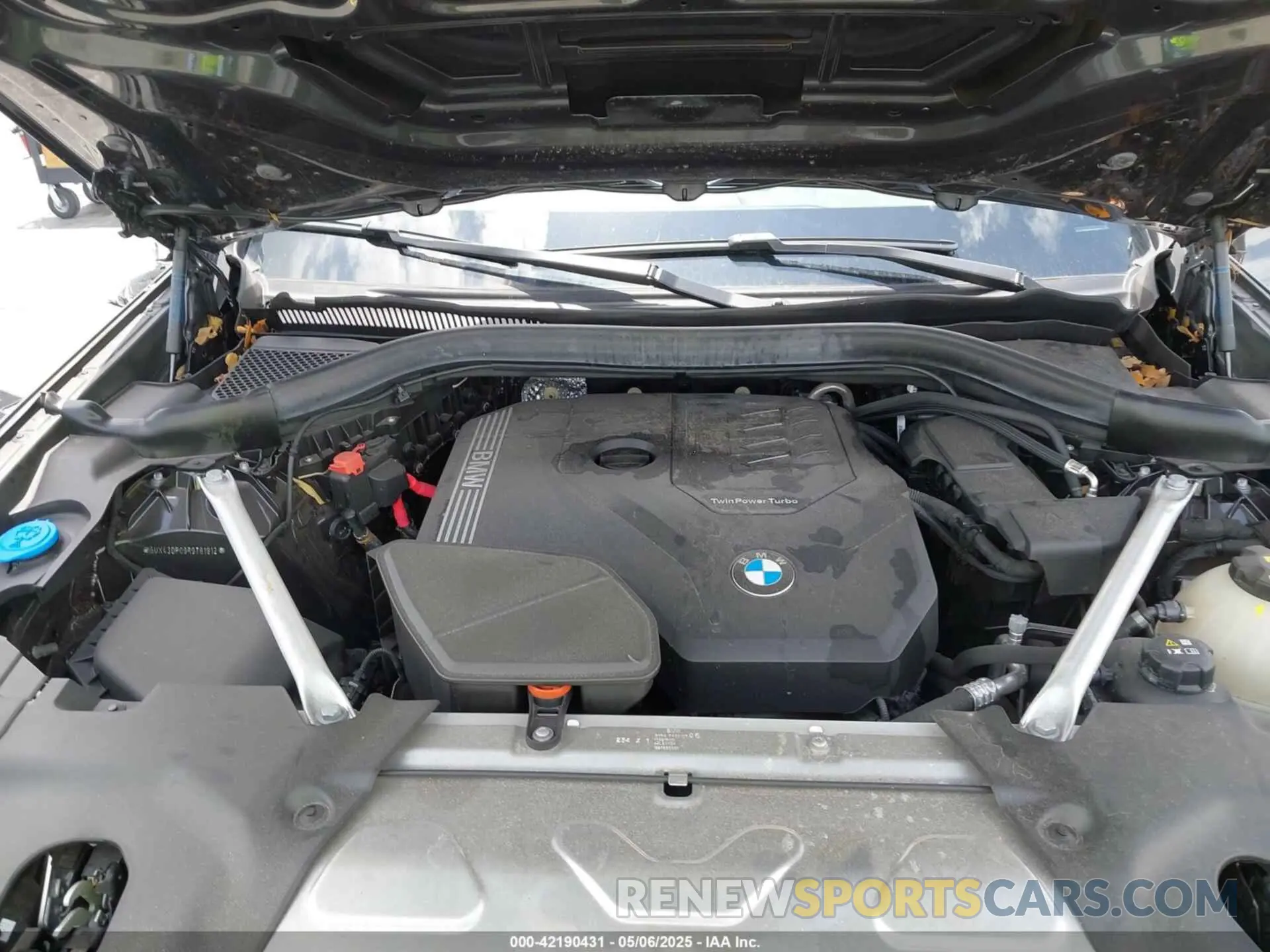 10 Photograph of a damaged car 5UX43DP09R9T81912 BMW X3 2024