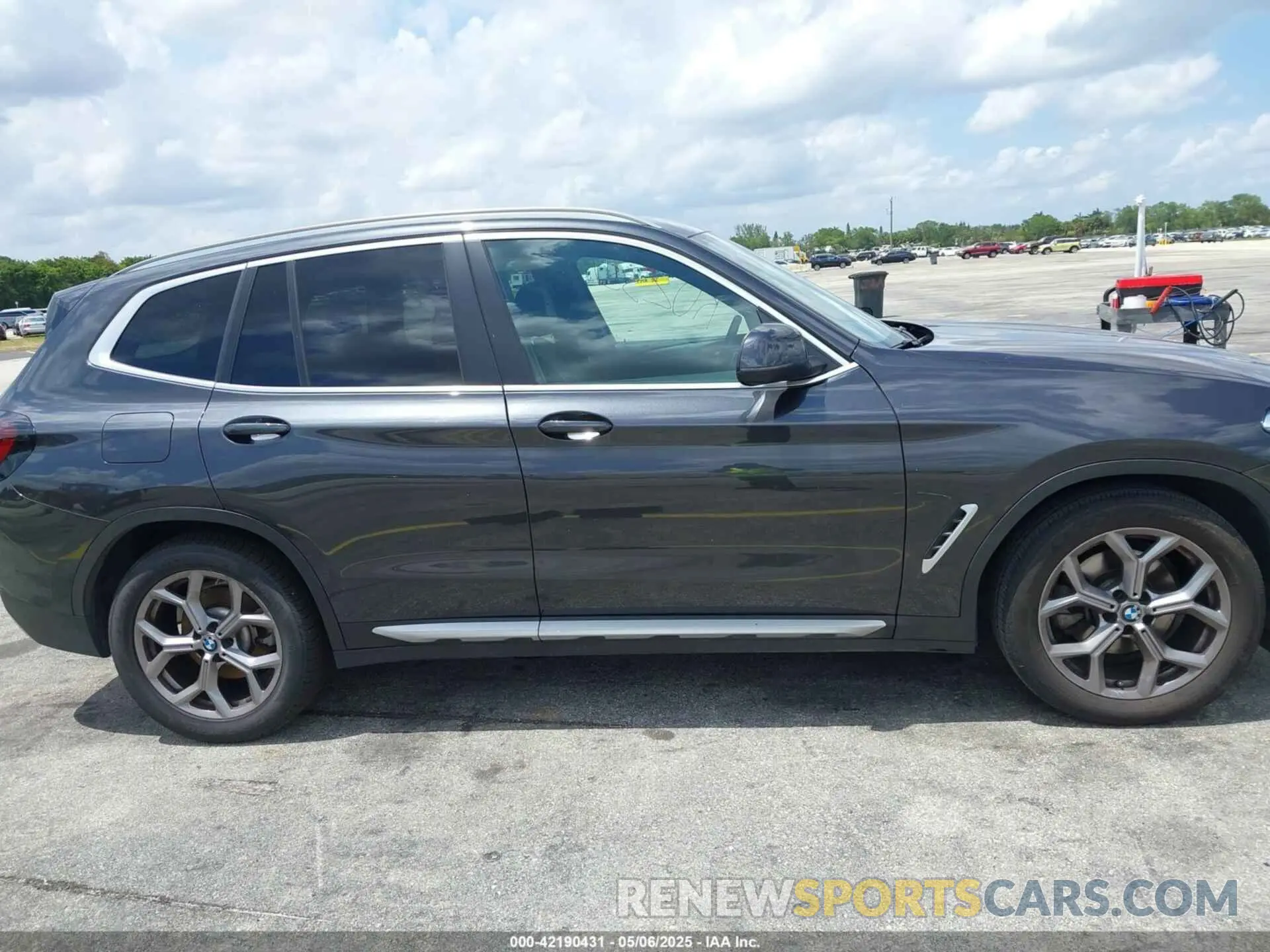 13 Photograph of a damaged car 5UX43DP09R9T81912 BMW X3 2024