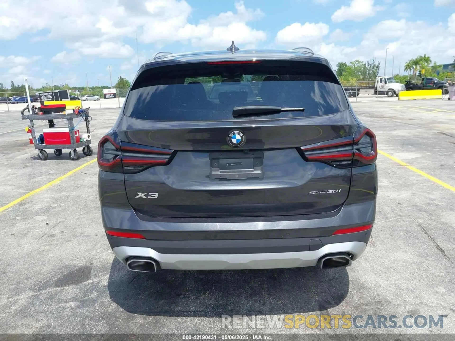16 Photograph of a damaged car 5UX43DP09R9T81912 BMW X3 2024