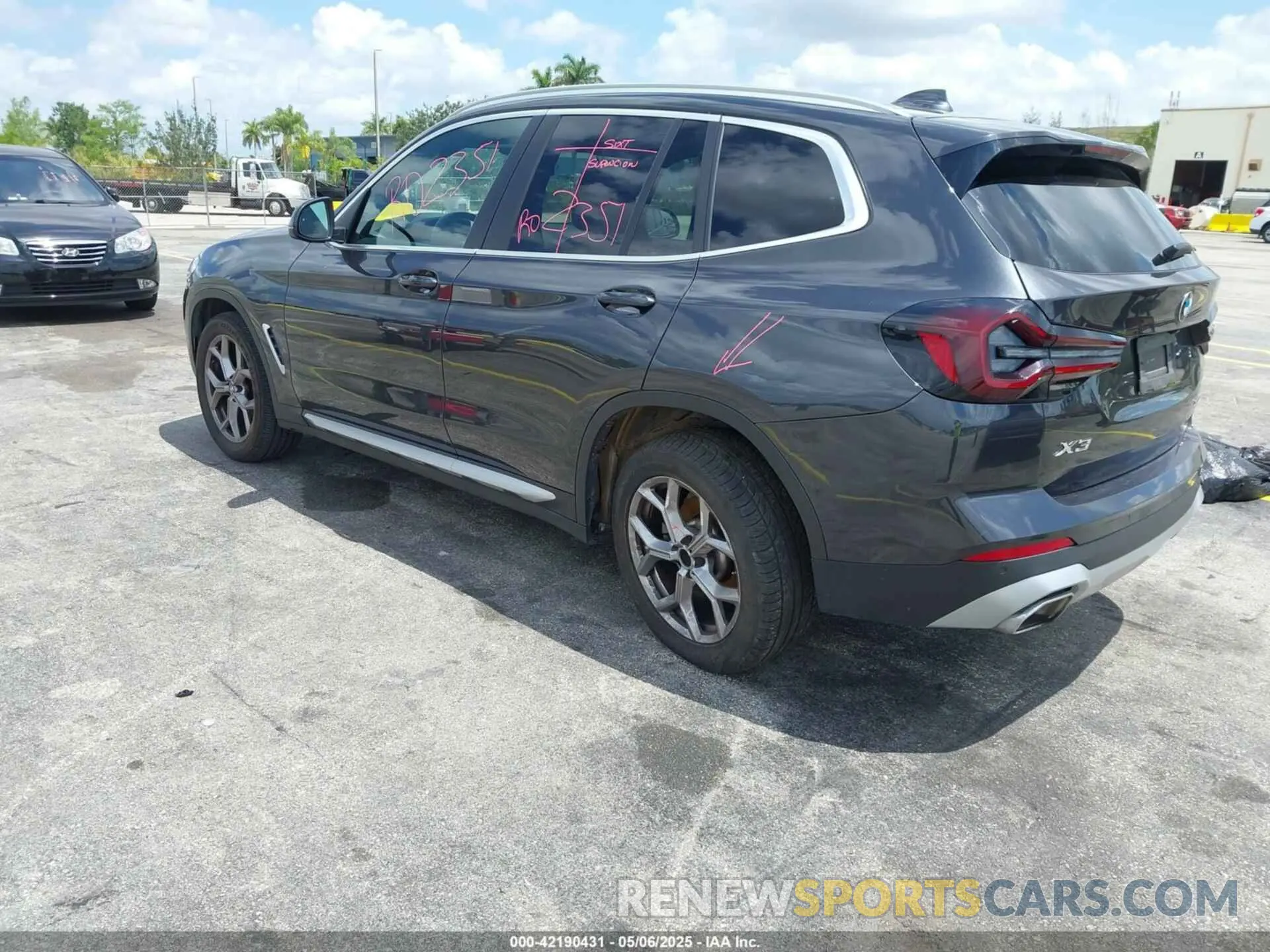 3 Photograph of a damaged car 5UX43DP09R9T81912 BMW X3 2024