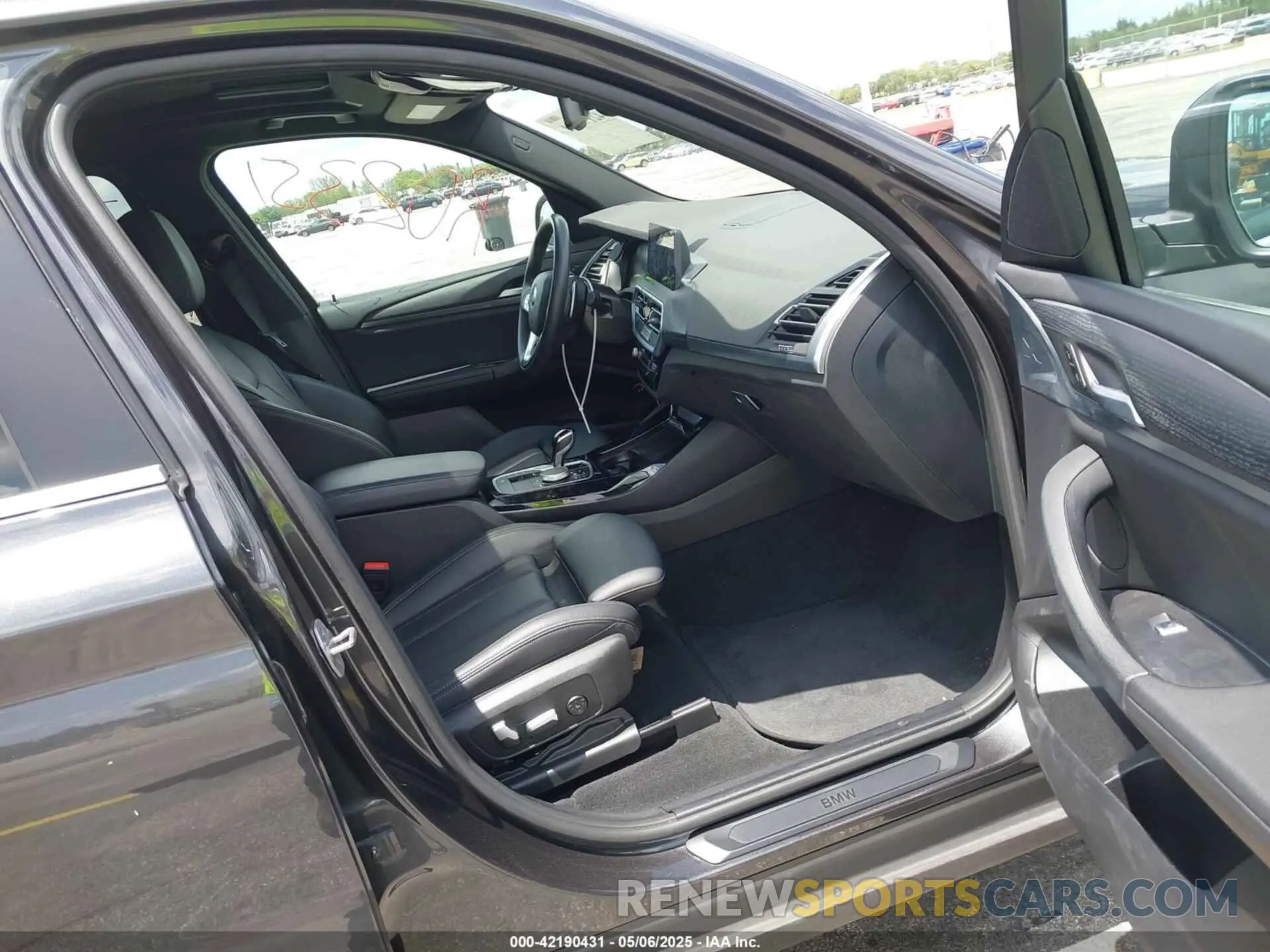 5 Photograph of a damaged car 5UX43DP09R9T81912 BMW X3 2024