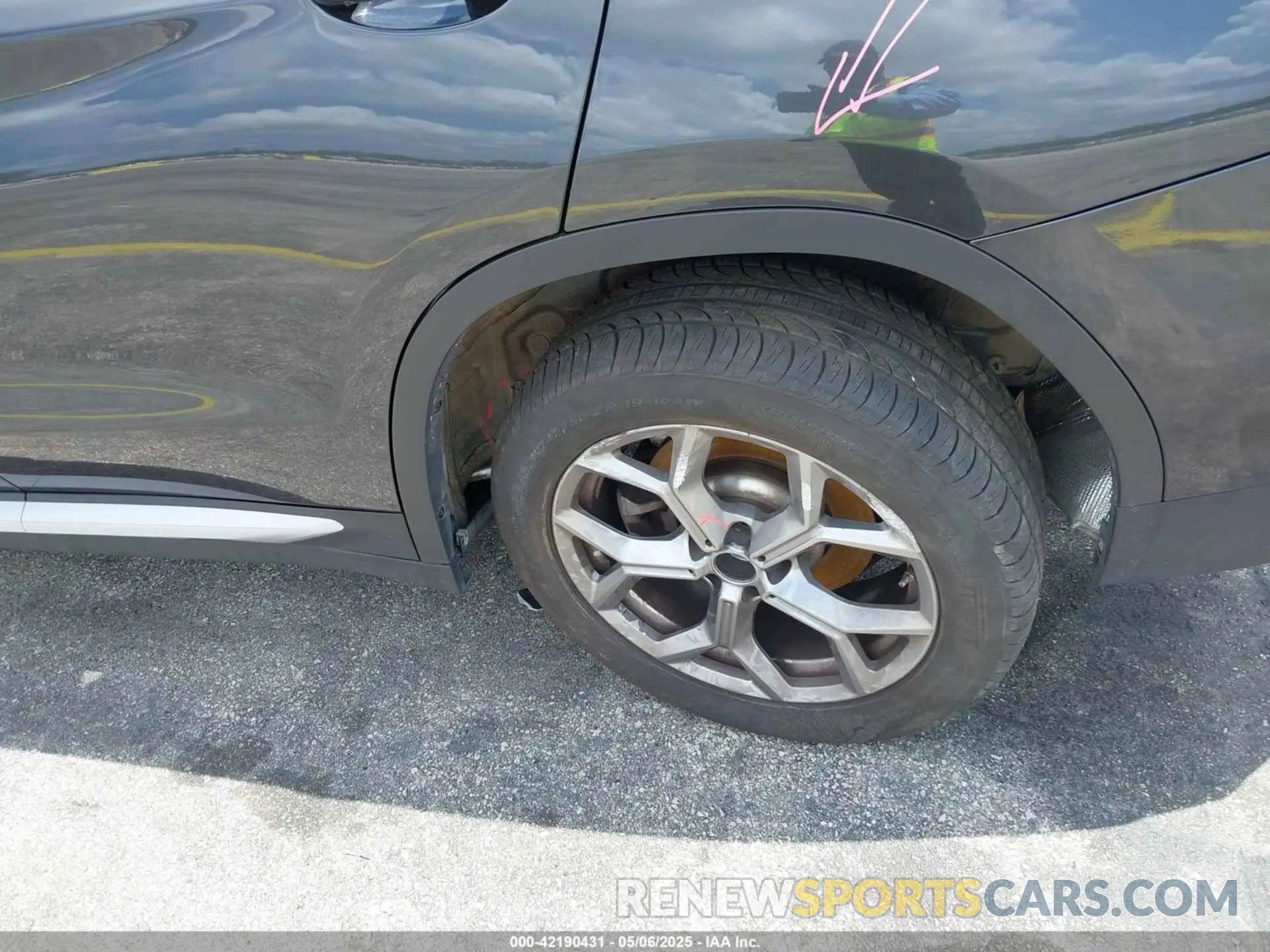 6 Photograph of a damaged car 5UX43DP09R9T81912 BMW X3 2024