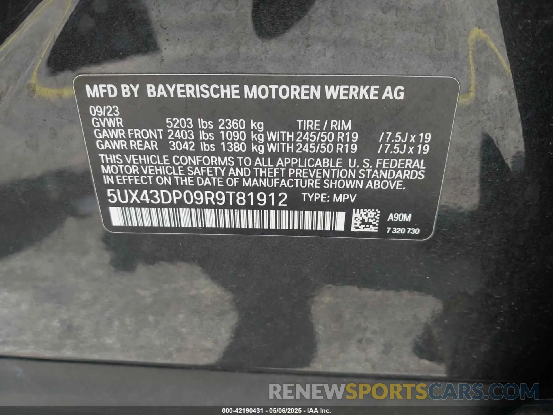 9 Photograph of a damaged car 5UX43DP09R9T81912 BMW X3 2024