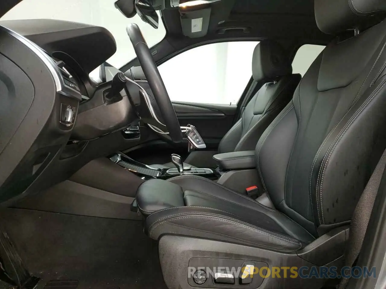 7 Photograph of a damaged car 5UX43DP0XR9T81899 BMW X3 2024