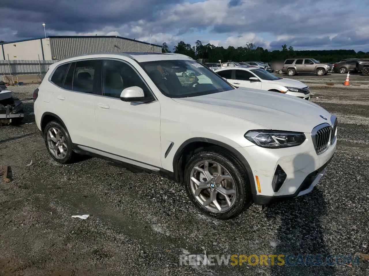 4 Photograph of a damaged car 5UX43DP0XR9W90823 BMW X3 2024