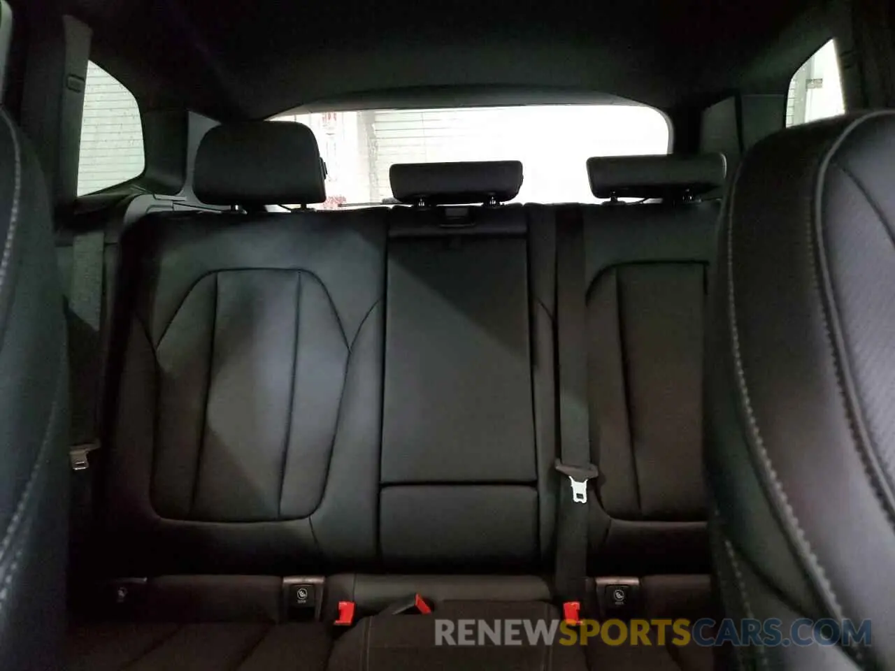 10 Photograph of a damaged car 5UX53DP00R9T56983 BMW X3 2024