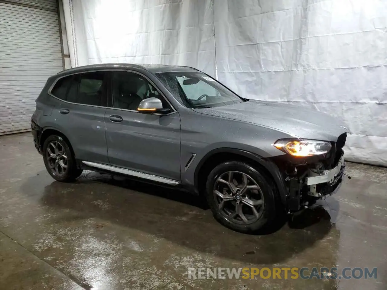 4 Photograph of a damaged car 5UX53DP00R9T56983 BMW X3 2024