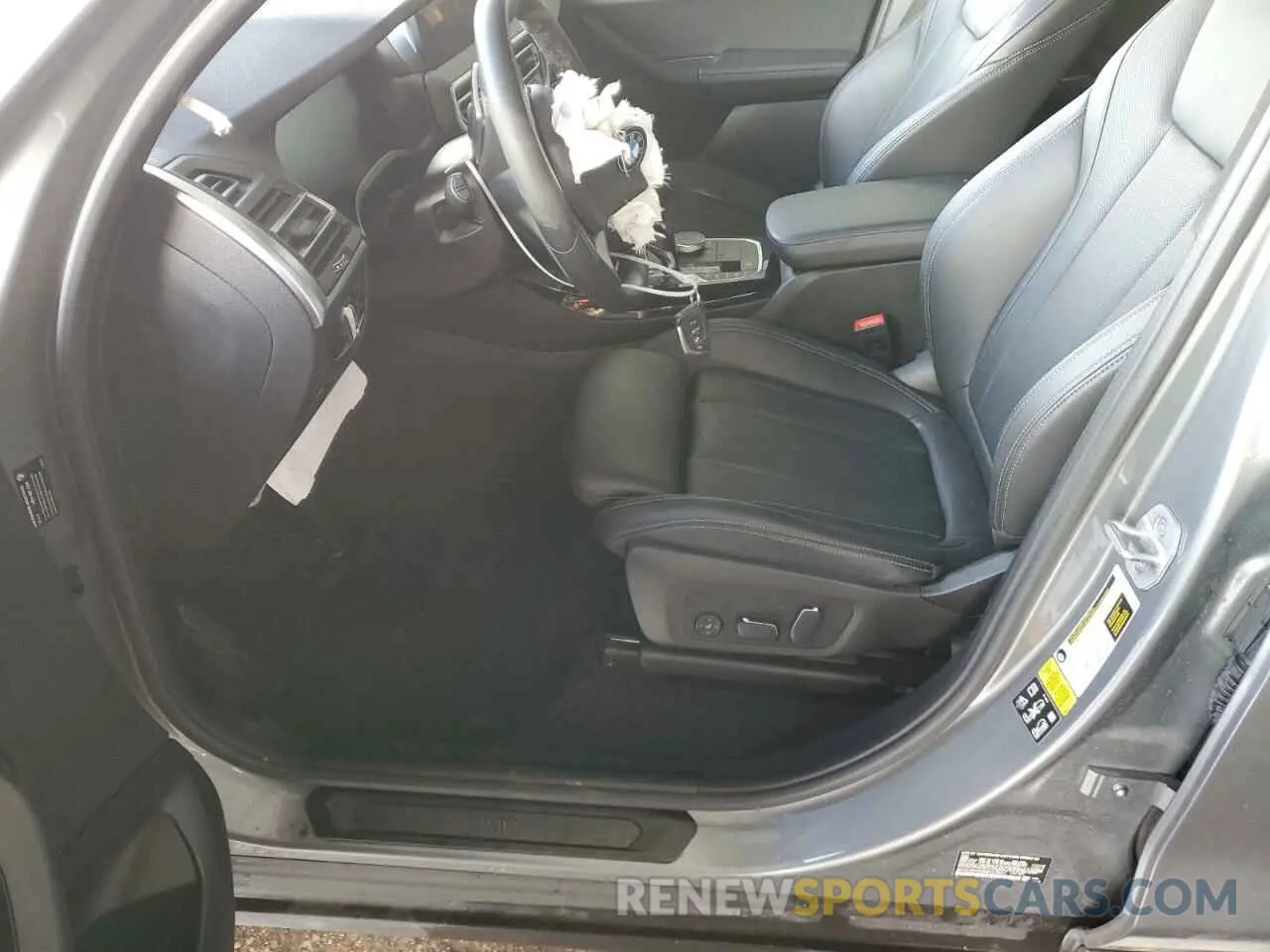 7 Photograph of a damaged car 5UX53DP00R9U23047 BMW X3 2024