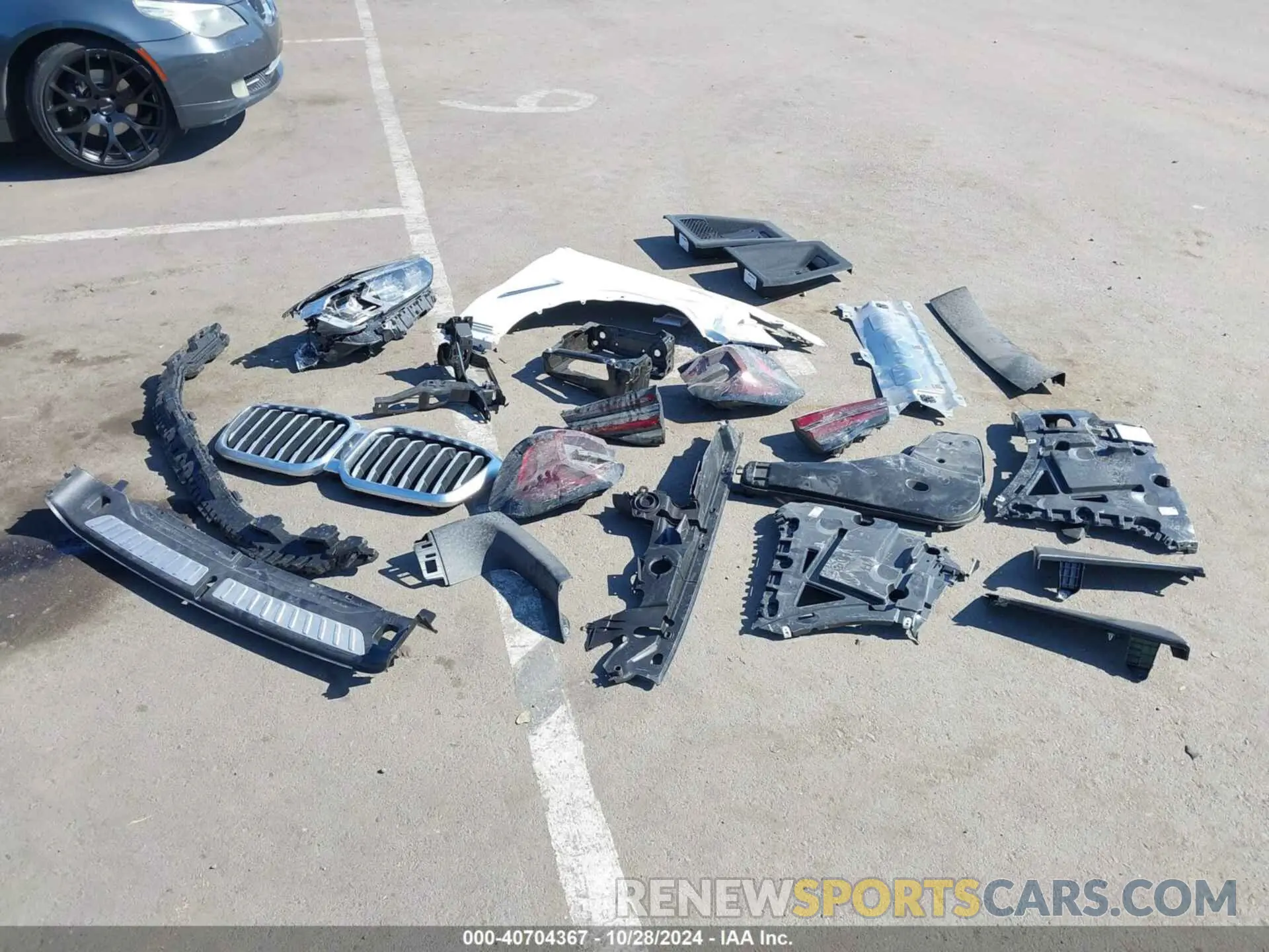12 Photograph of a damaged car 5UX53DP00R9V82800 BMW X3 2024