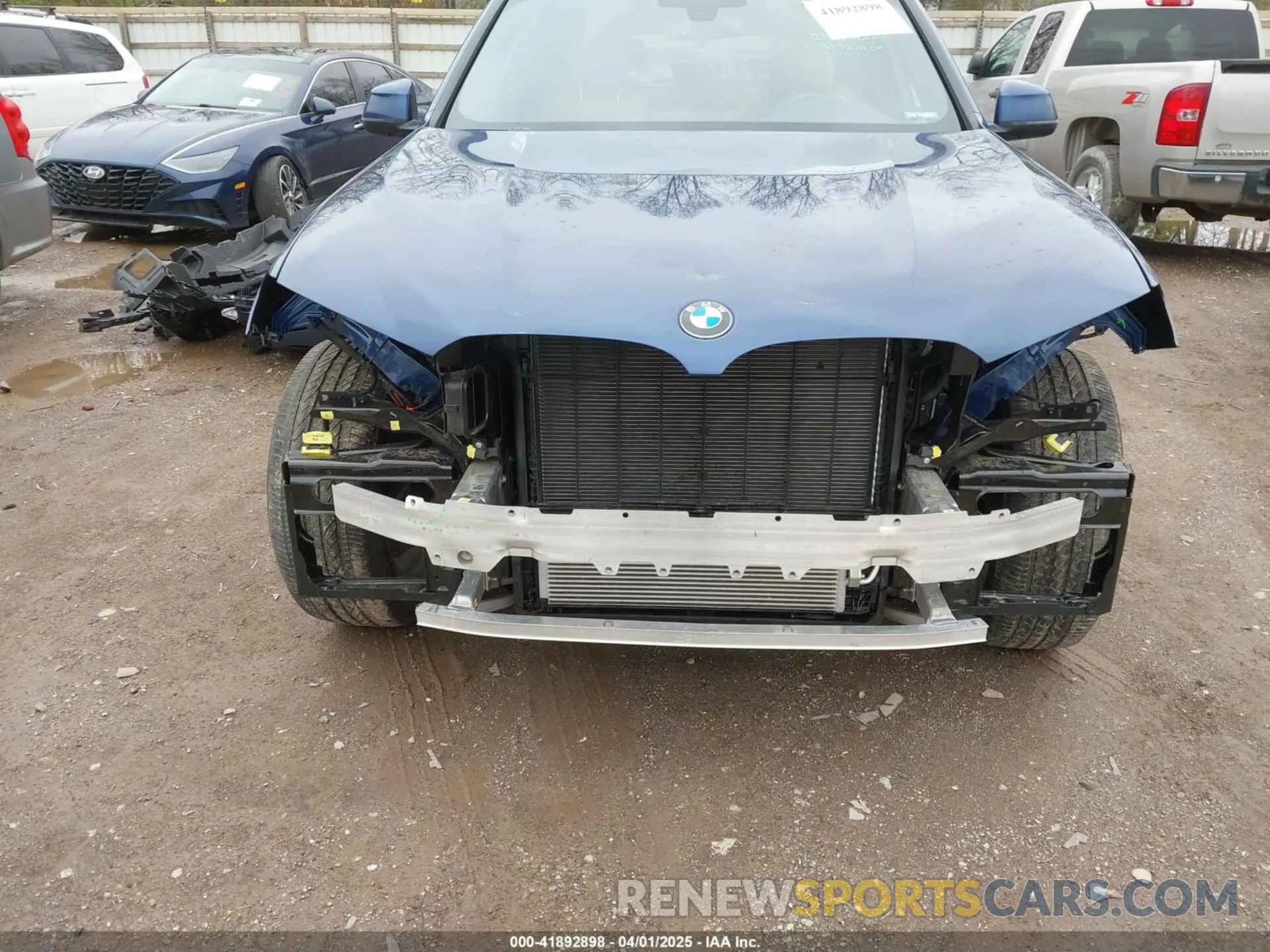 13 Photograph of a damaged car 5UX53DP01R9V50339 BMW X3 2024