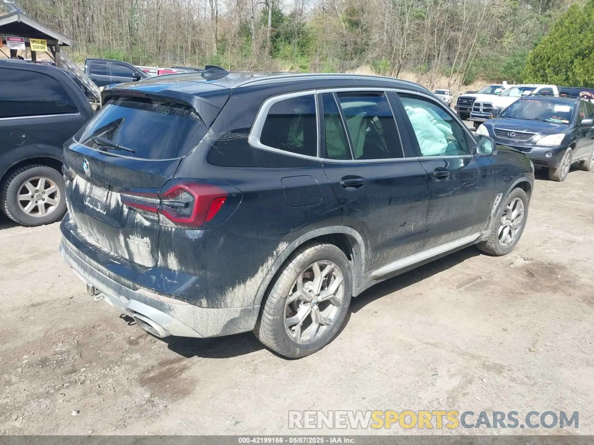 4 Photograph of a damaged car 5UX53DP02R9T63000 BMW X3 2024