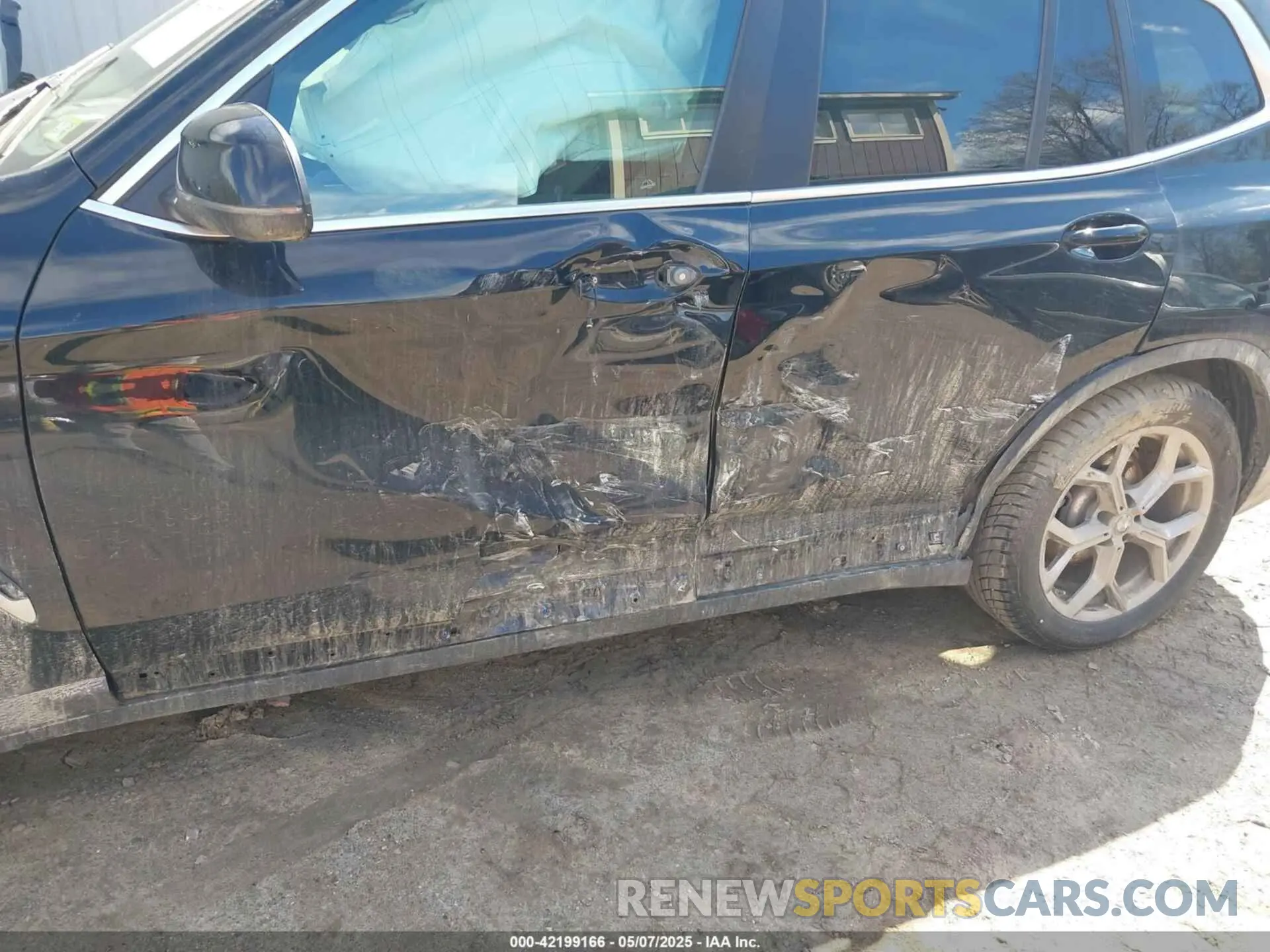 6 Photograph of a damaged car 5UX53DP02R9T63000 BMW X3 2024