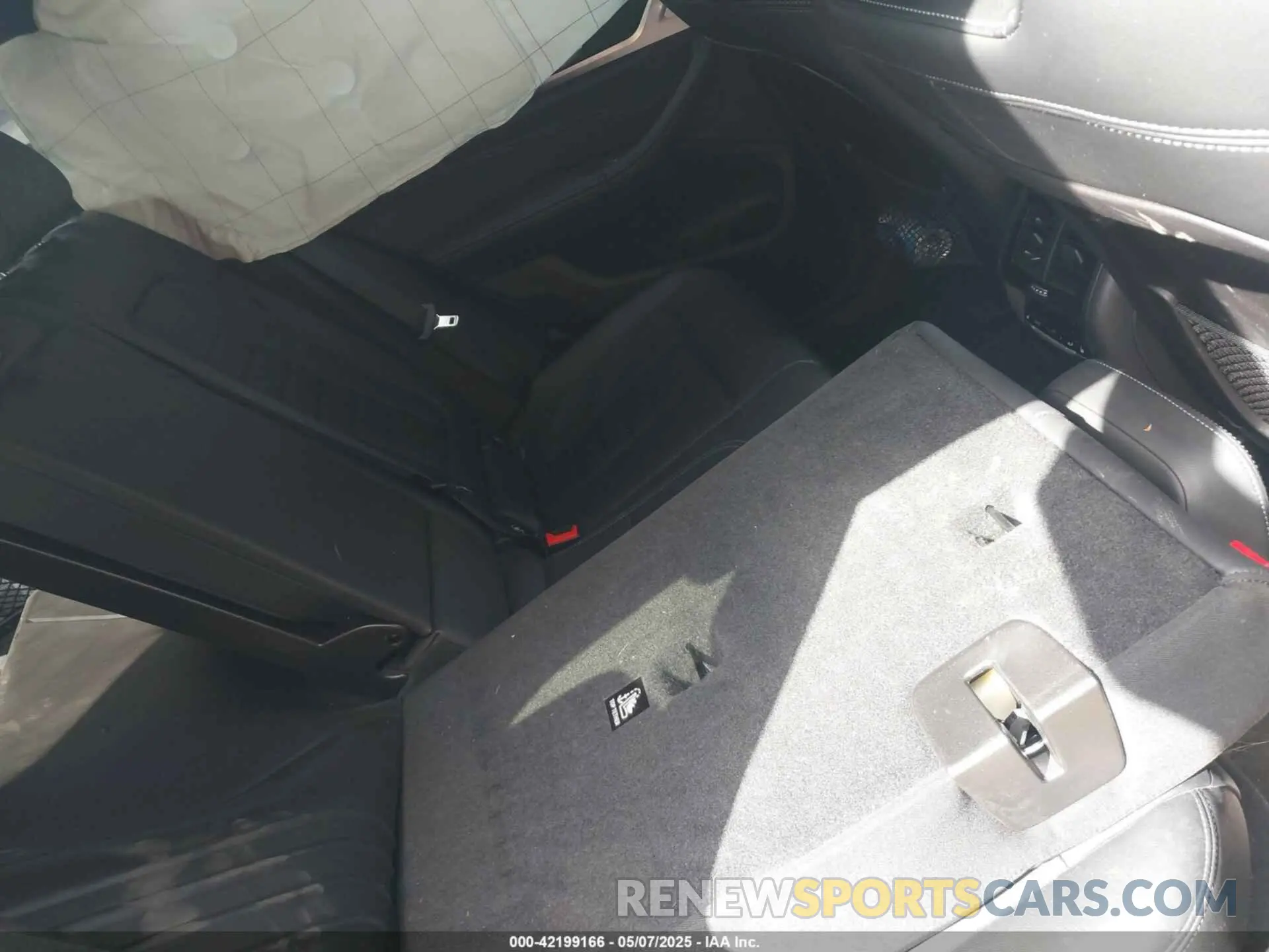 8 Photograph of a damaged car 5UX53DP02R9T63000 BMW X3 2024