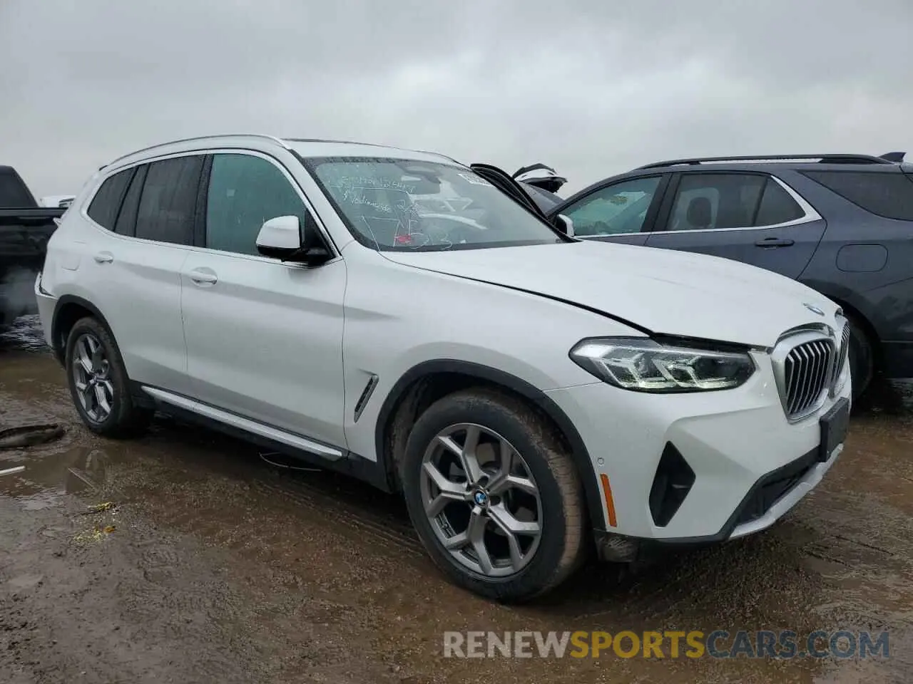 4 Photograph of a damaged car 5UX53DP02R9V65349 BMW X3 2024