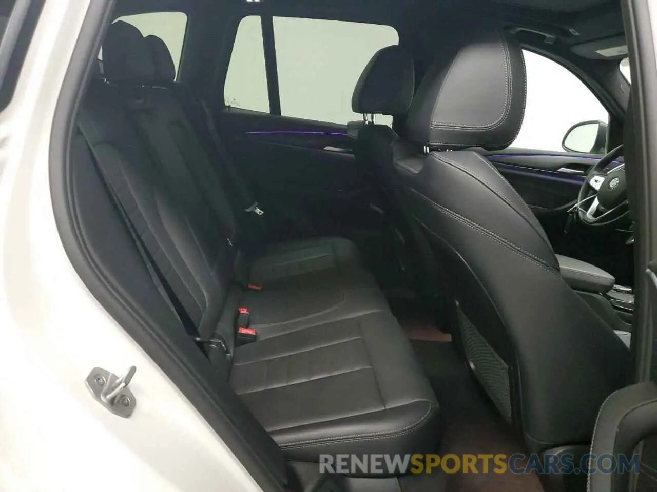 10 Photograph of a damaged car 5UX53DP05R9U63687 BMW X3 2024