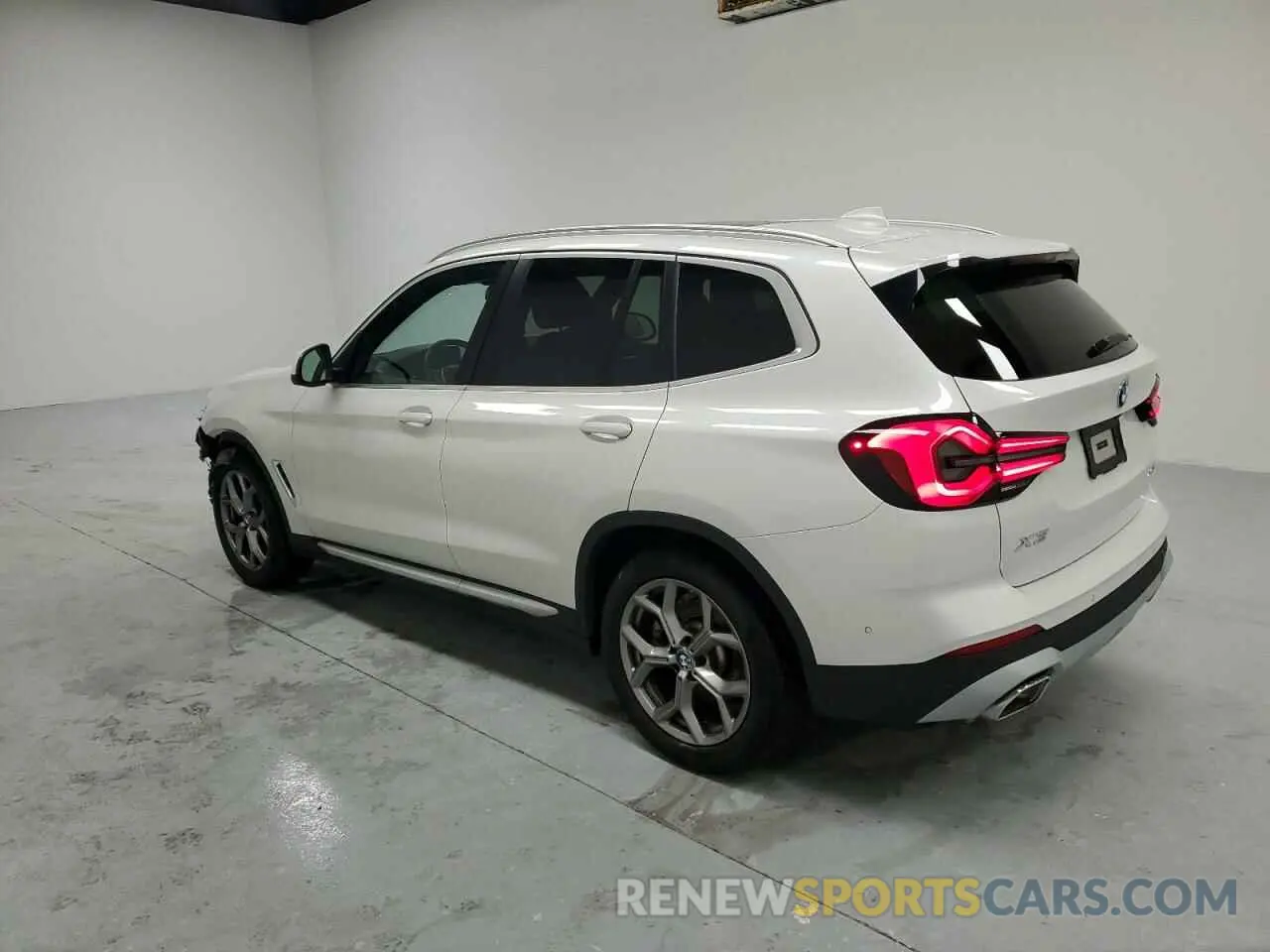 2 Photograph of a damaged car 5UX53DP05R9U63687 BMW X3 2024