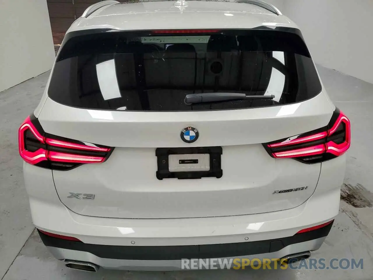 6 Photograph of a damaged car 5UX53DP05R9U63687 BMW X3 2024