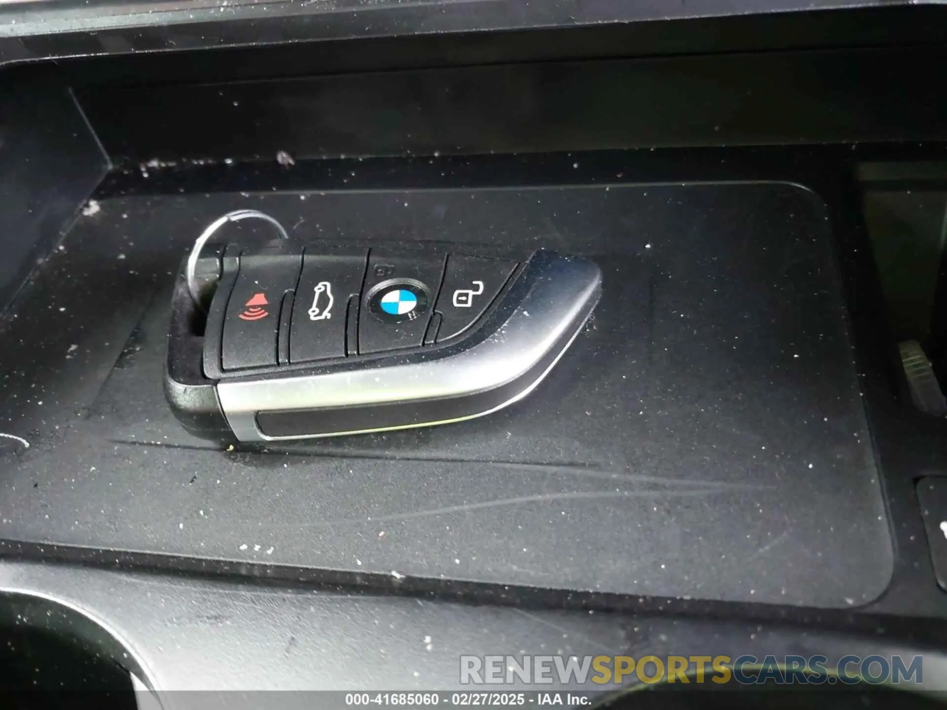 11 Photograph of a damaged car 5UX53DP05R9V58301 BMW X3 2024