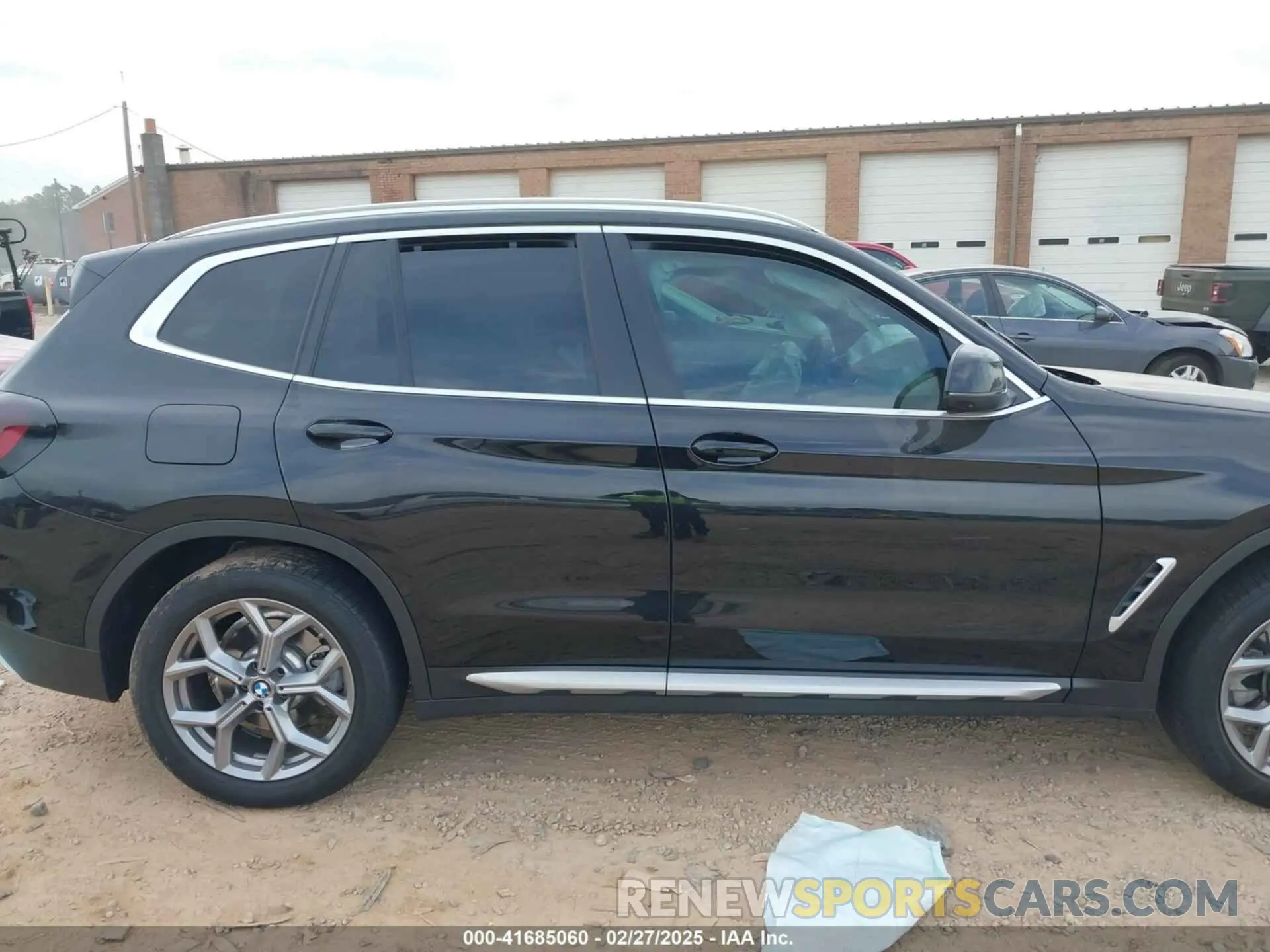 13 Photograph of a damaged car 5UX53DP05R9V58301 BMW X3 2024
