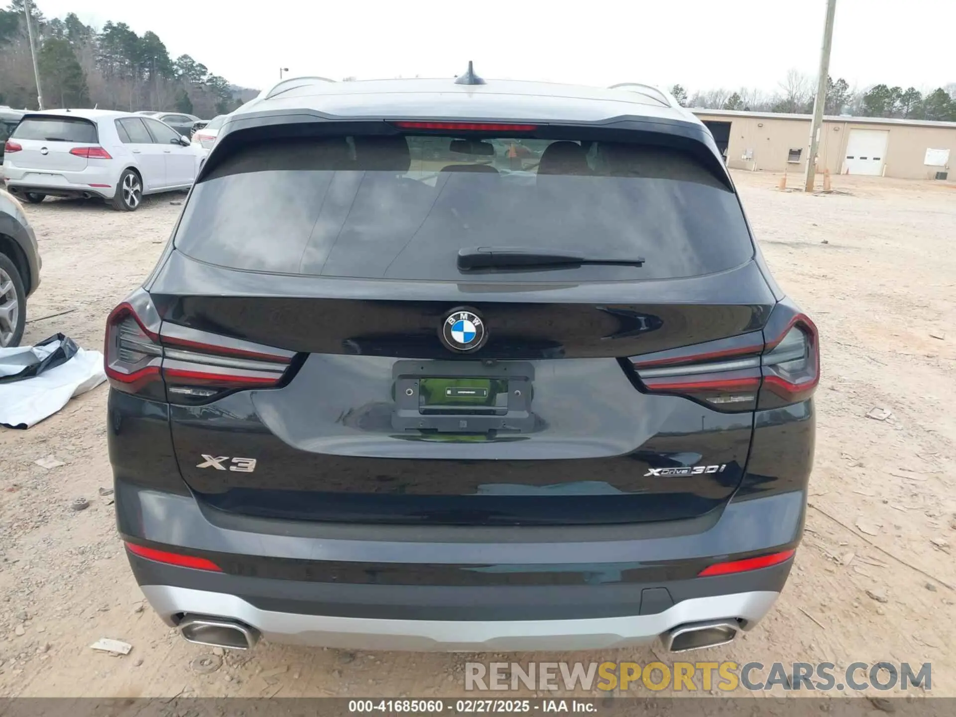 16 Photograph of a damaged car 5UX53DP05R9V58301 BMW X3 2024