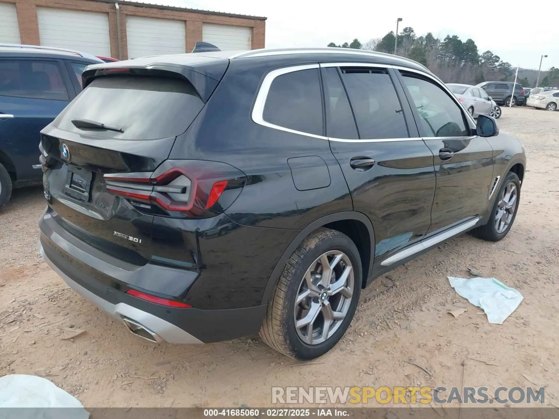 4 Photograph of a damaged car 5UX53DP05R9V58301 BMW X3 2024