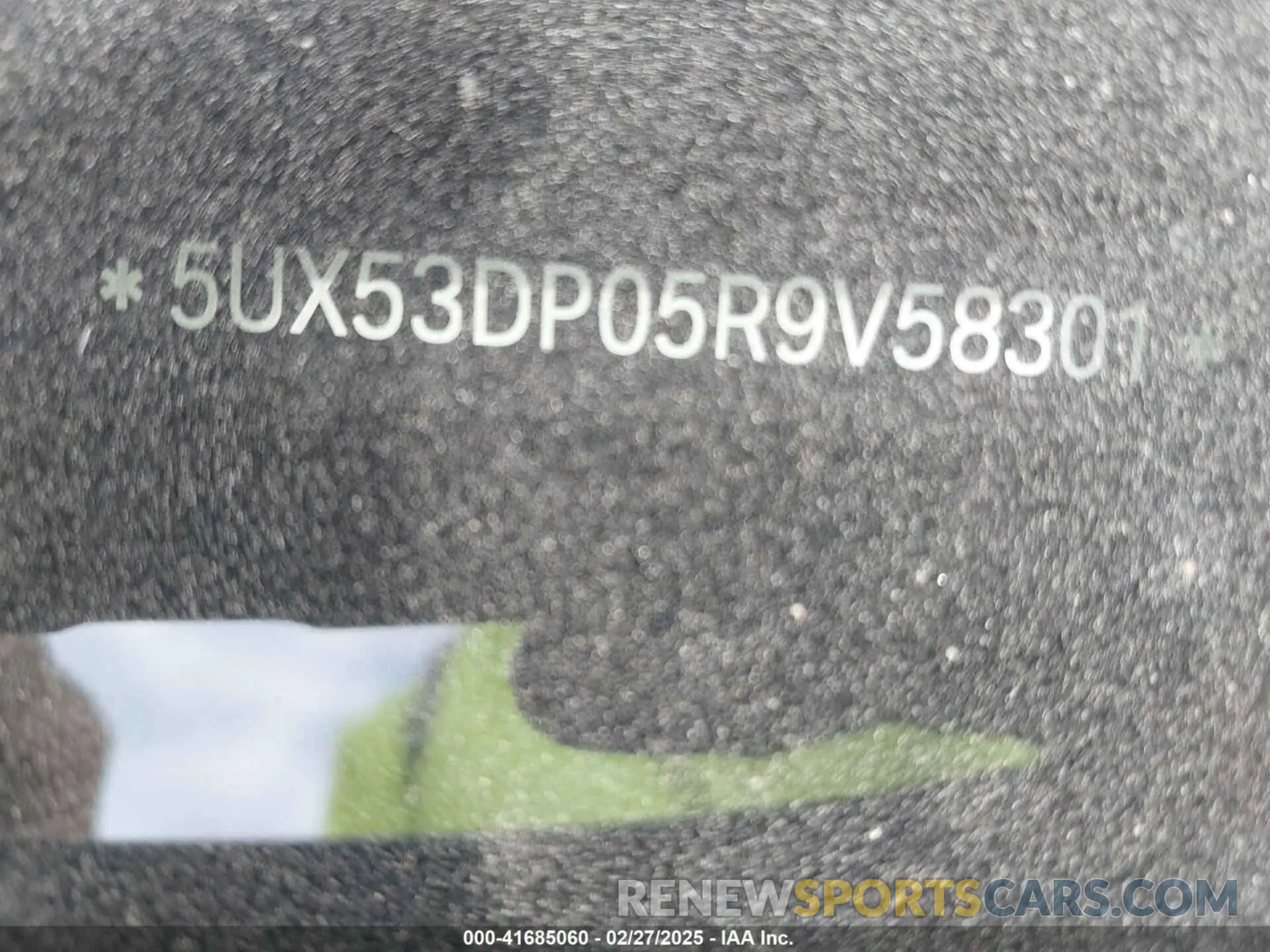 9 Photograph of a damaged car 5UX53DP05R9V58301 BMW X3 2024