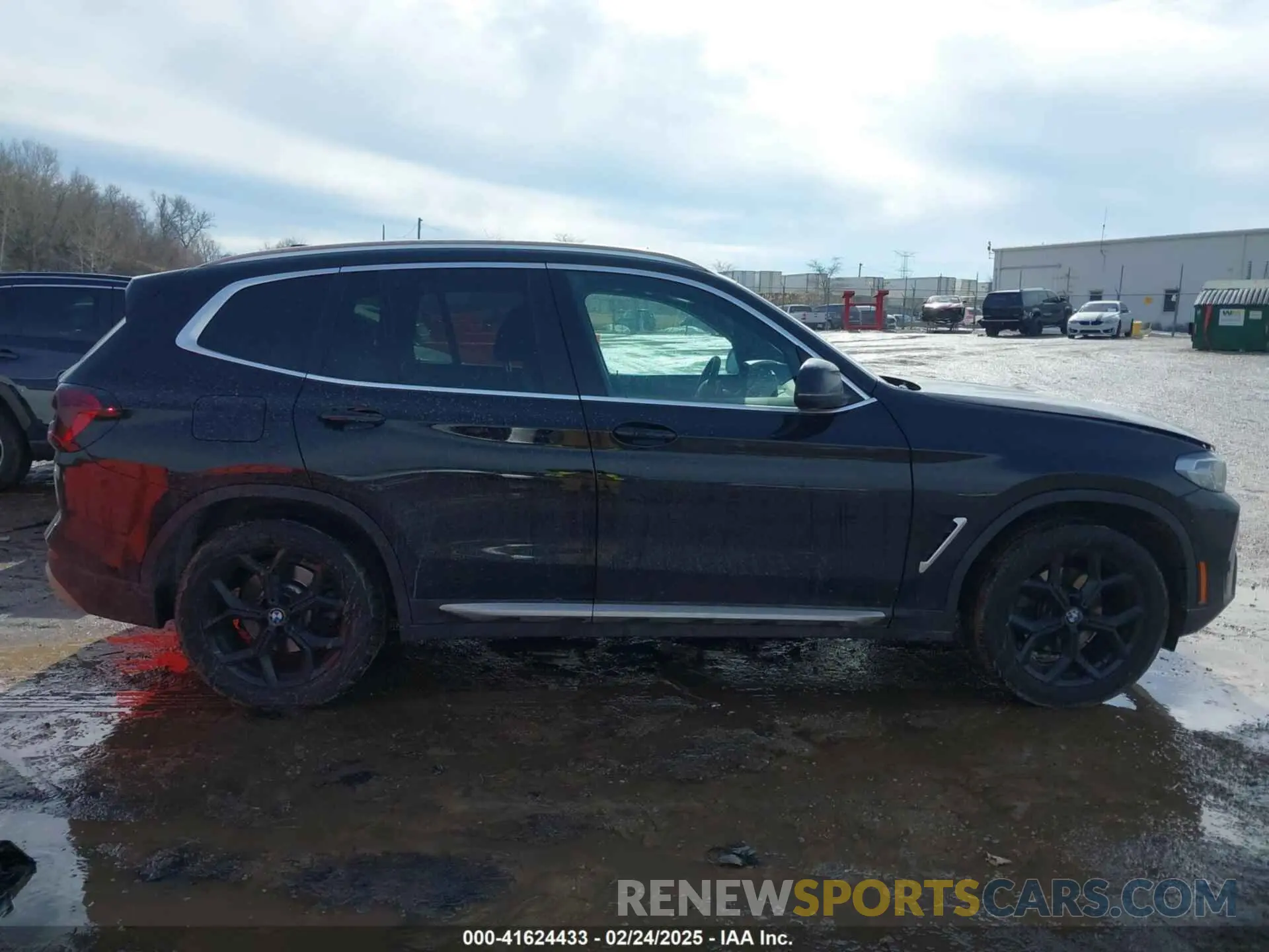13 Photograph of a damaged car 5UX53DP05R9W01583 BMW X3 2024