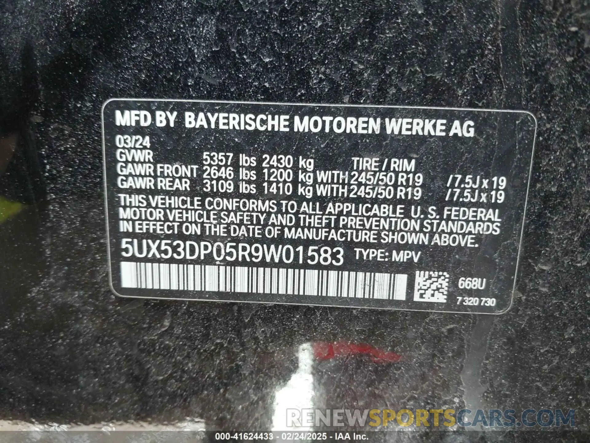 9 Photograph of a damaged car 5UX53DP05R9W01583 BMW X3 2024